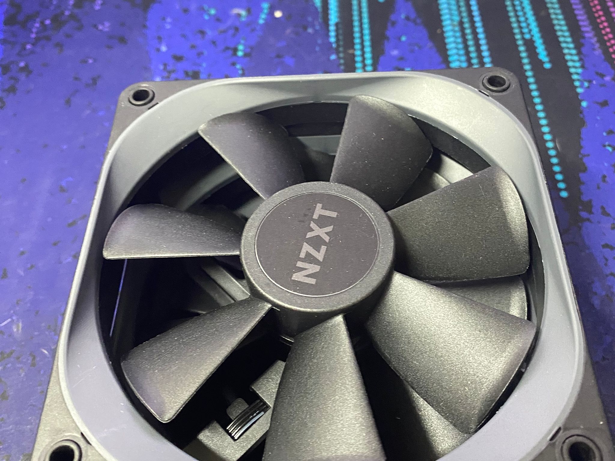 3x NZXT Aer P 120mm FDB 4pin PWM Black fans with removable accent plastic.