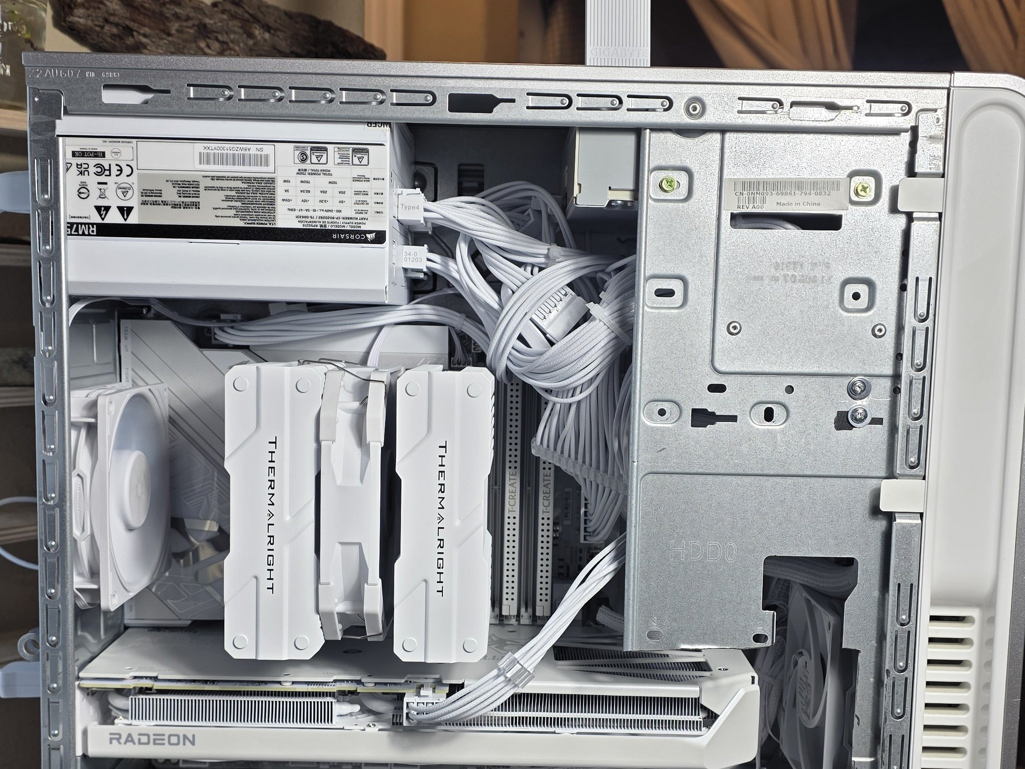 White Hi End Gaming PC Sleeper Custom AMD Ryzen 7 9700x RX 9060 xt 16gb 32gb ddr5 4TB NVME