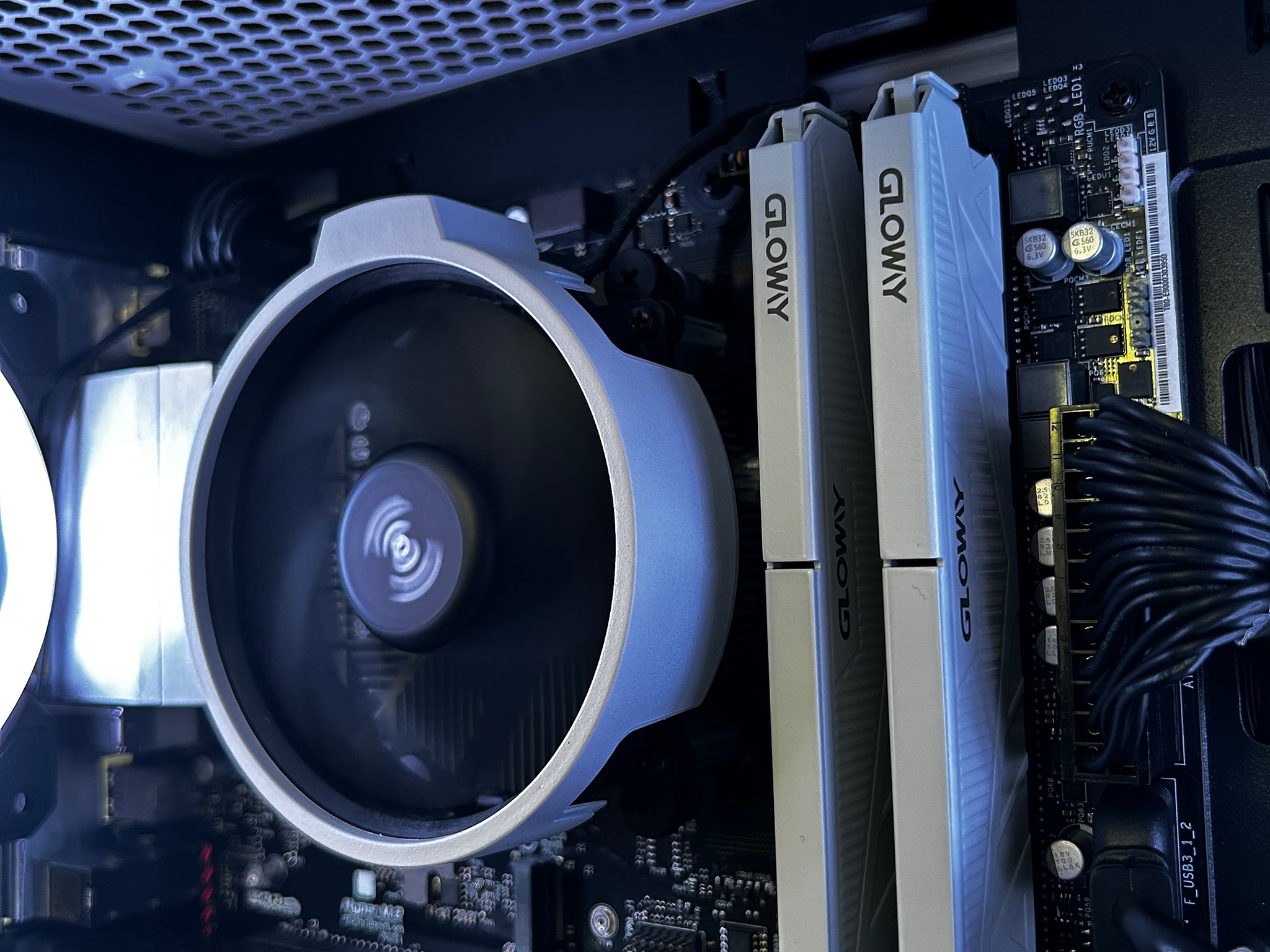 EVGA RTX 3060 Ti | Ryzen 5 5600 | 16GB Gloway 3200Mhz | 1TB NVME