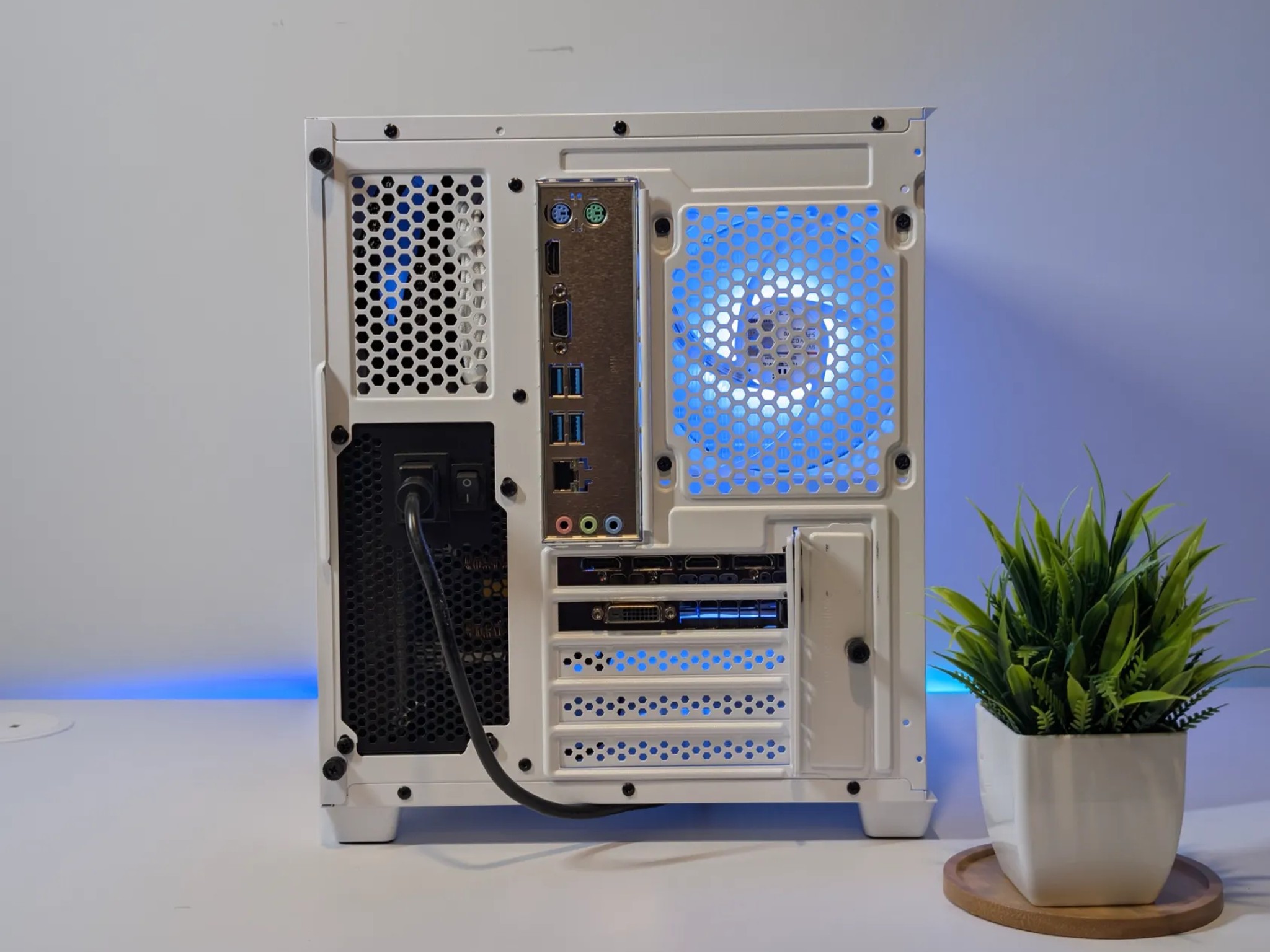 RYZEN 5 | GTX 1080 EVGA FTW2 | 16GB RAM | 500GB 4X4 NVME SSD | WINDOWS 11 PRO | WHITE GAMING PC