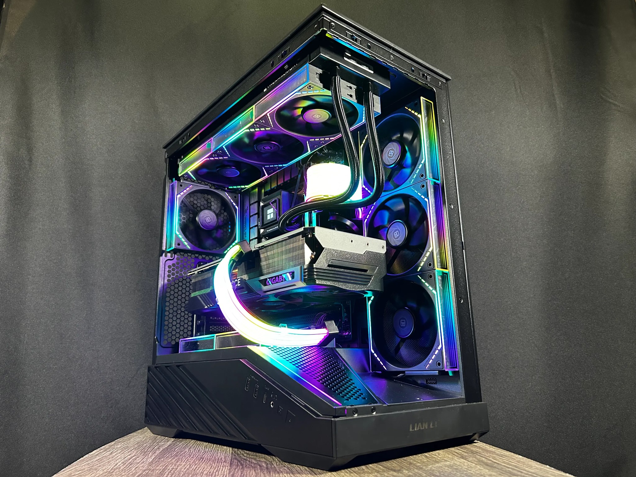 RTX 4090 | Ryzen 7 7800X3D | Ultimate Streaming and Gaming PC