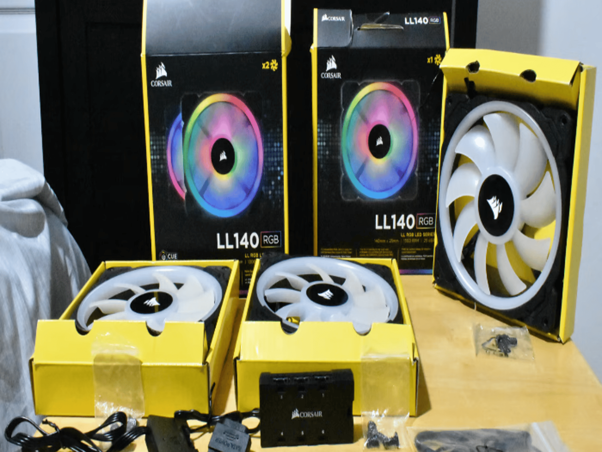 CORSAIR - LL Series 140mm Case Cooling Fan Kit with RGB lighting Pack with 3 fans