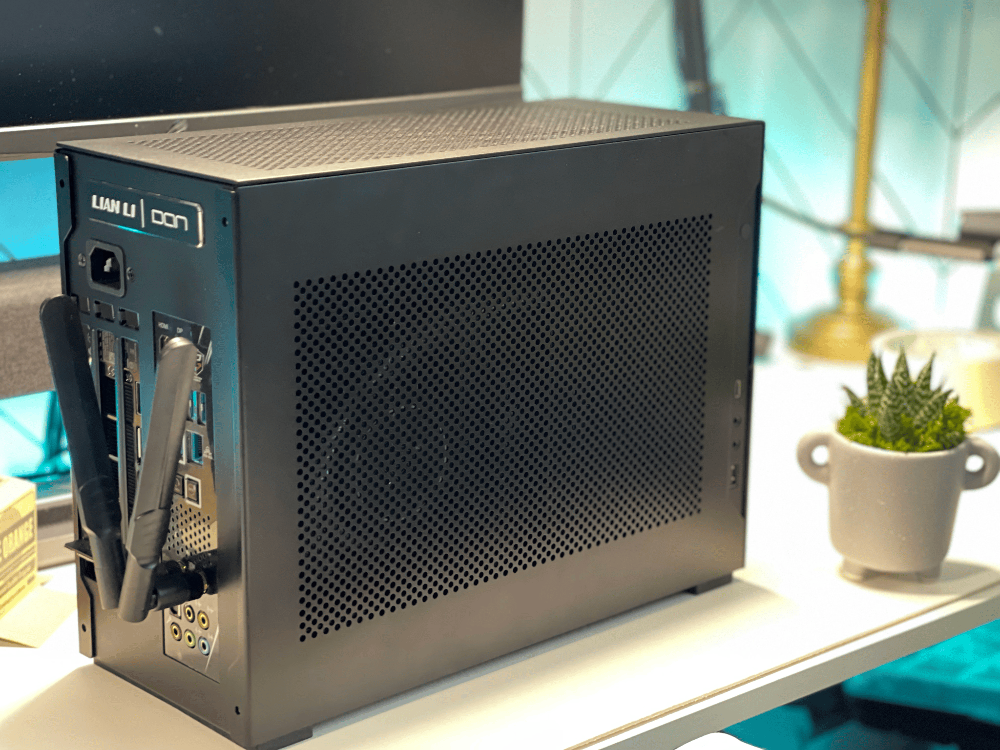 Go Dark 🌑 RTX 3090 FE, i7 13700K, Z690 itx, 32GB DDR5, 1TB nvme, 240mm AIO, Lian Li