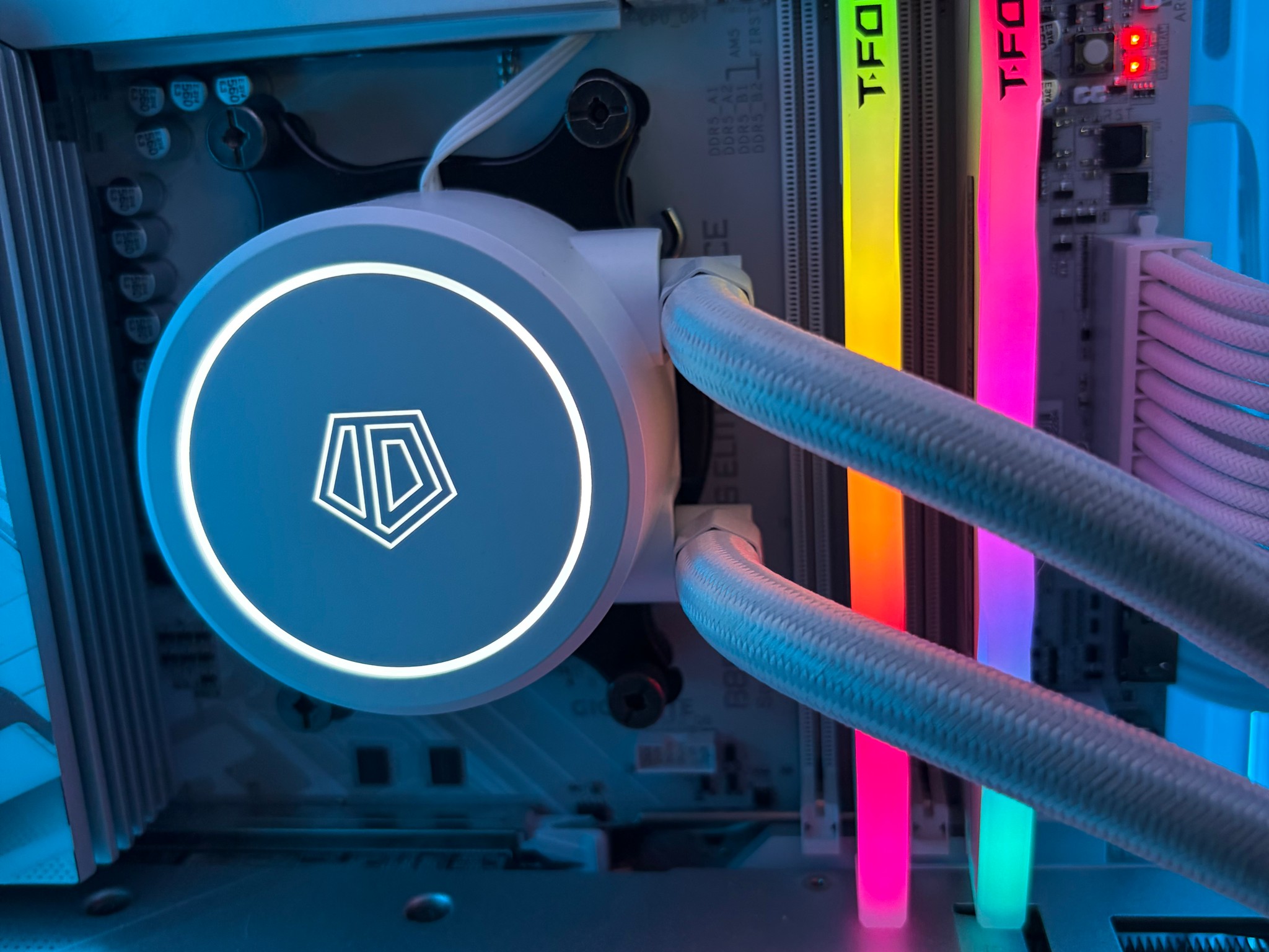 🤍 White Vision Build | Ryzen 5 7600 + RTX 3060 Ti Gaming PC 🤍