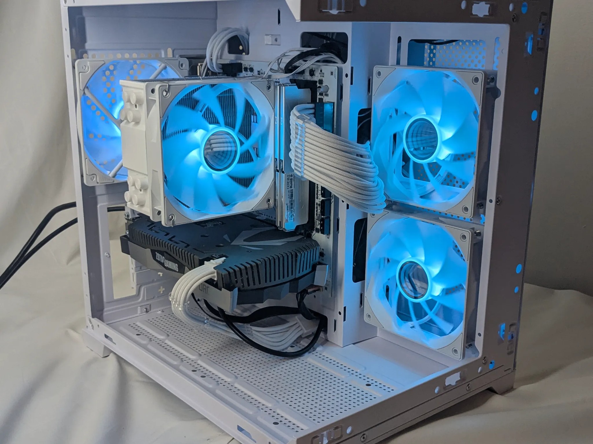 2060 SUPER | Ryzen 5 3600 |16 gb RAM | Windows 11 home