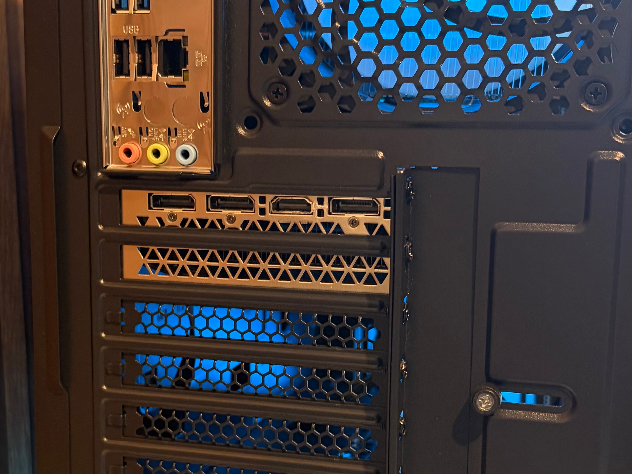 2080 SUPER | I5 8500 | 16GB DDR4 | 500GB SSD | 550W