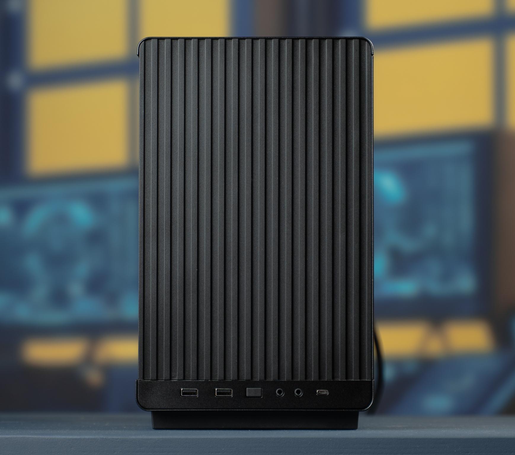 “STRATPERSONA 2” RTX 5060 Ryzen 5 7600X 32GB 1TB Windows 11 Gaming PC Powerhouse