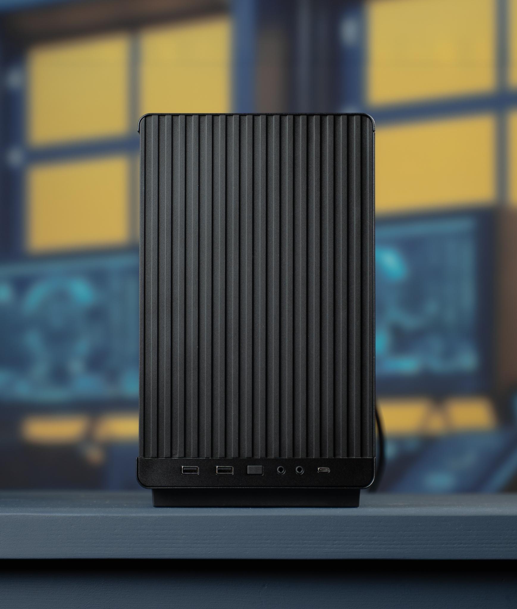 “STRATPERSONA 2” RTX 5060 Ryzen 5 7600X 32GB 1TB Windows 11 Gaming PC Powerhouse