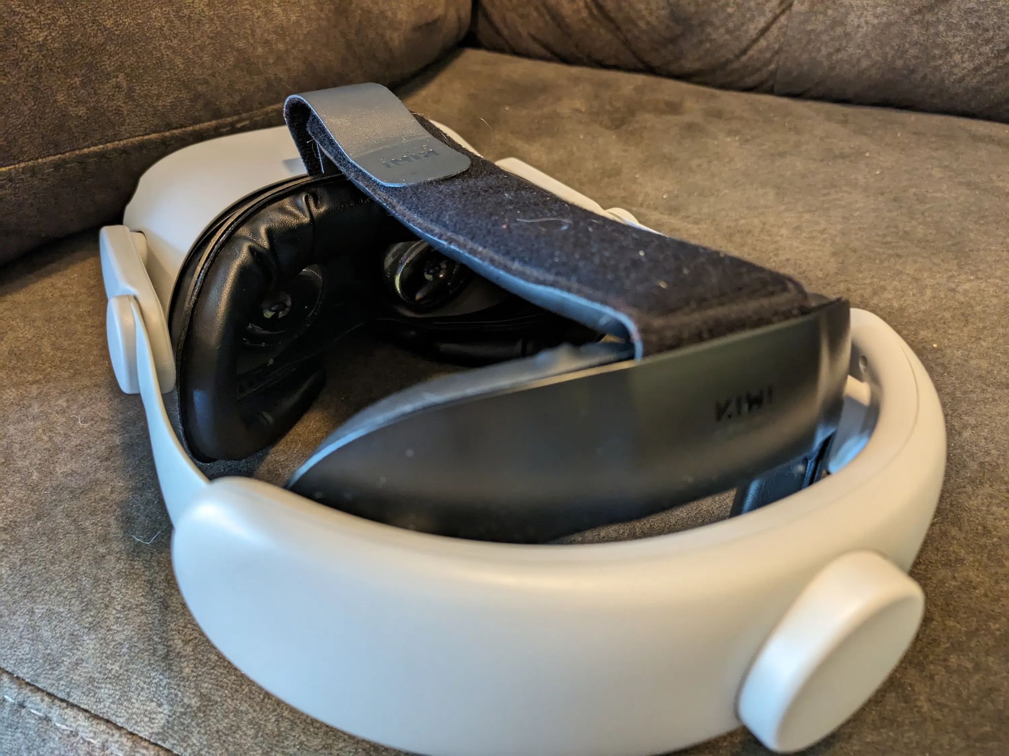 Meta Oculus Quest 2 128GB Standalone VR Headset - White, With Accessories