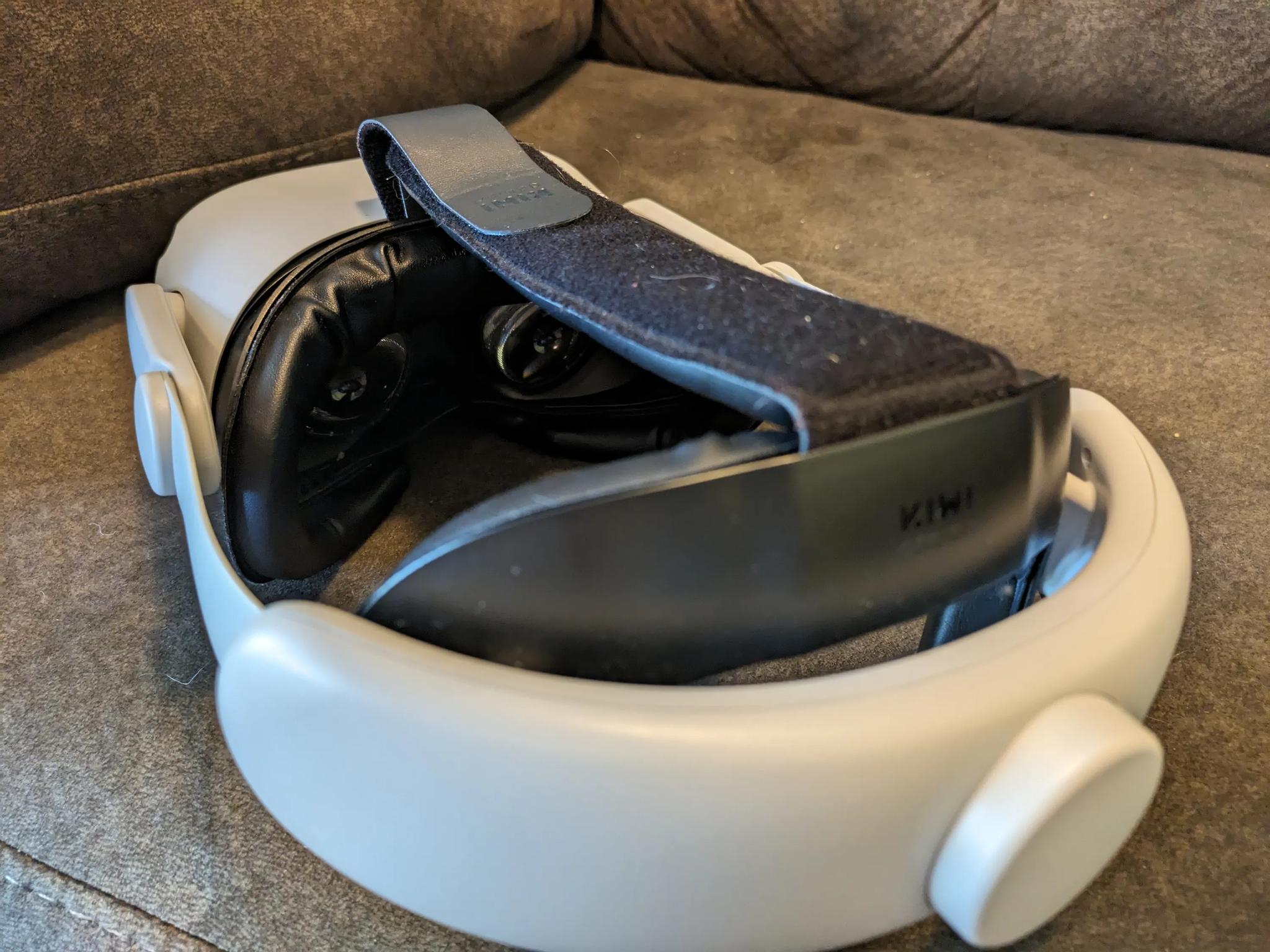 Meta Oculus Quest 2 128GB Standalone VR Headset - White, With Accessories