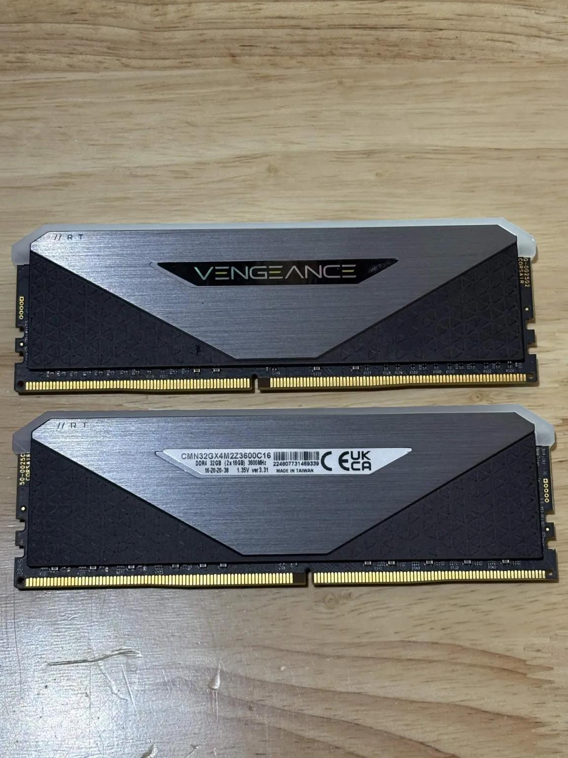Corsair Vengeance RT 2x16GB 3600MHZ (NM)