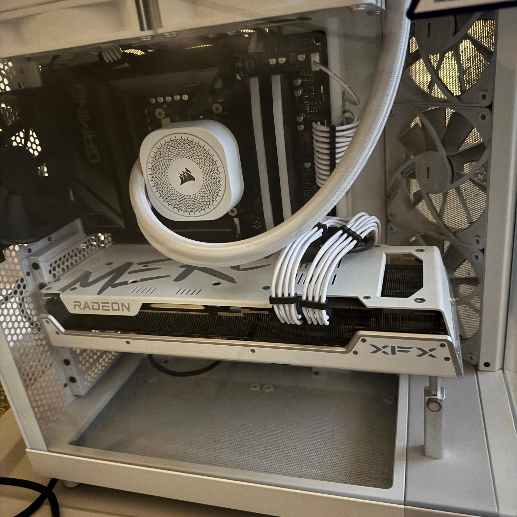4K GAMING RIG XFX 7900XT Ryzen 7 9700X