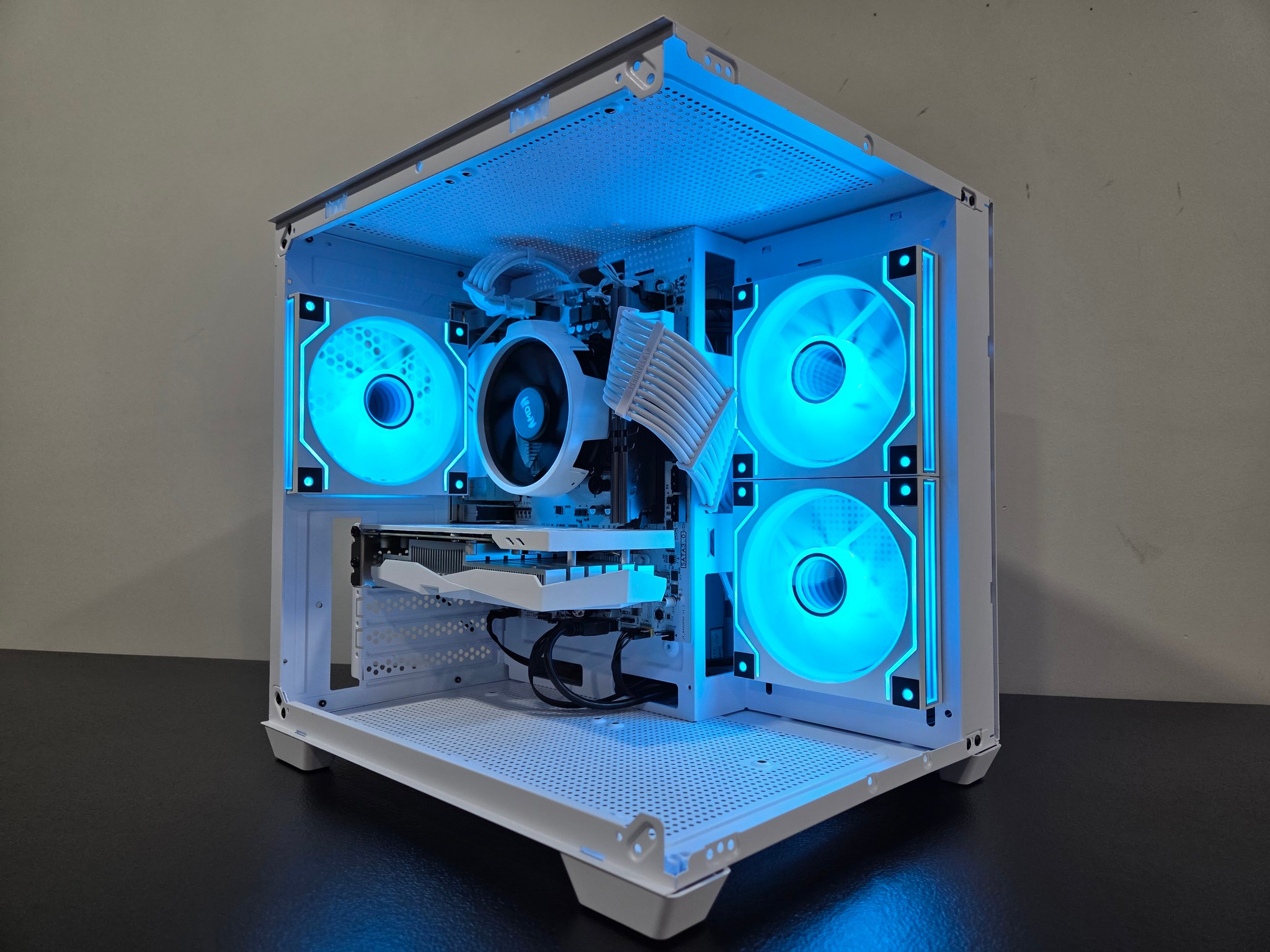 "THE ICE CUBE" Beautiful White Gaming PC | RTX 3050 | RYZEN 5 3600 | 16GB DDR4 RAM |