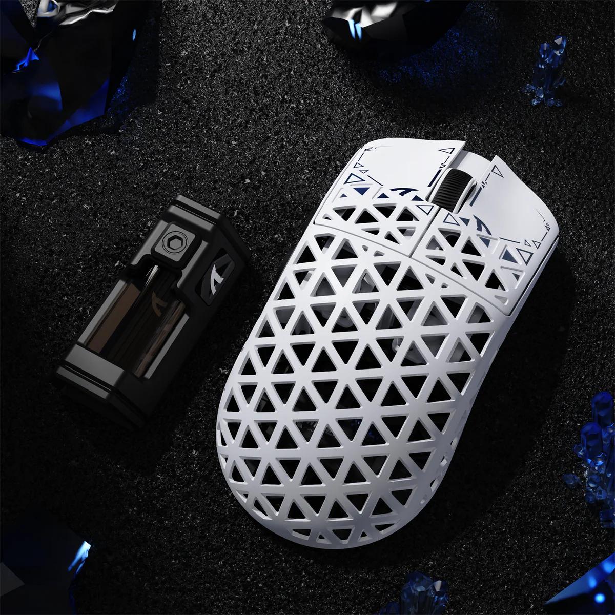 NEW White Attack Shark R5 Ultra 39g Carbon Fiber Gaming Mouse PAW3950MAX 8K Wireless 42K DPI