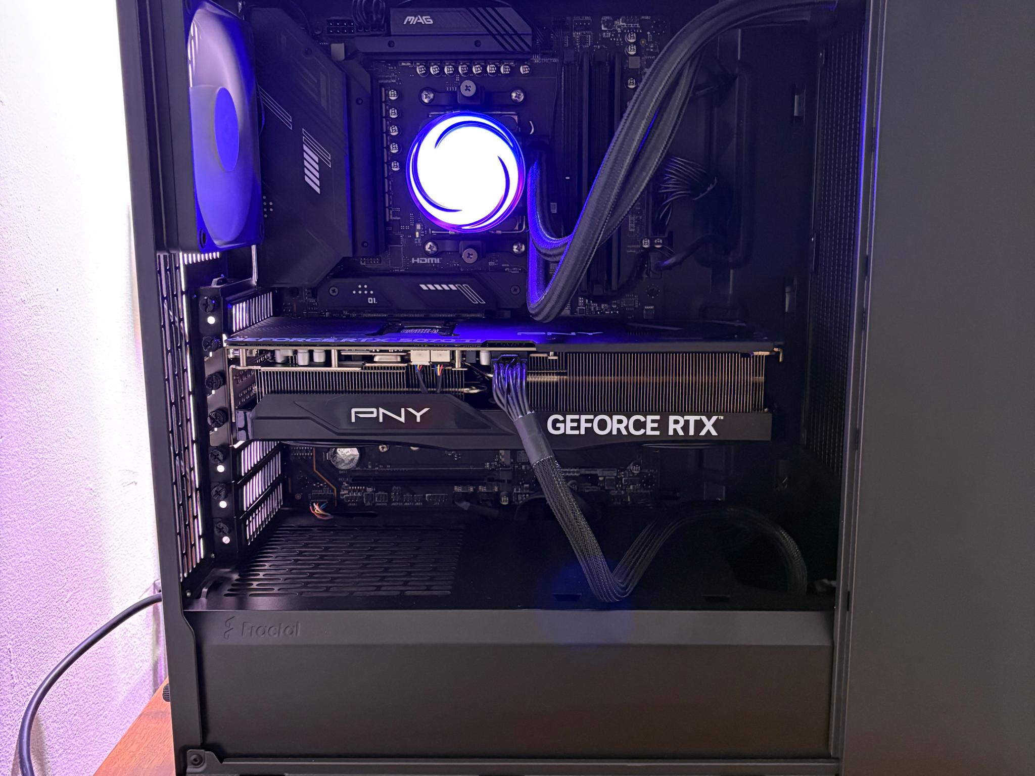 RTX 5070TI | Ryzen 7 7700X | 32GB DDR5 | 2TB SSD | 750W PSU | 5 x Fans | Fractal North ATX TG