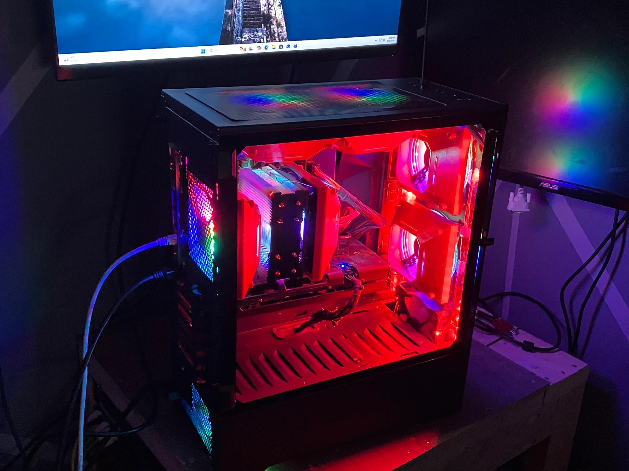 i5-9400f | RX 5500 XT | 16 GB Ram | 512 GB NVMe | 2 x 1 TB Game HDD | 700W PSU | Win 11 Pro