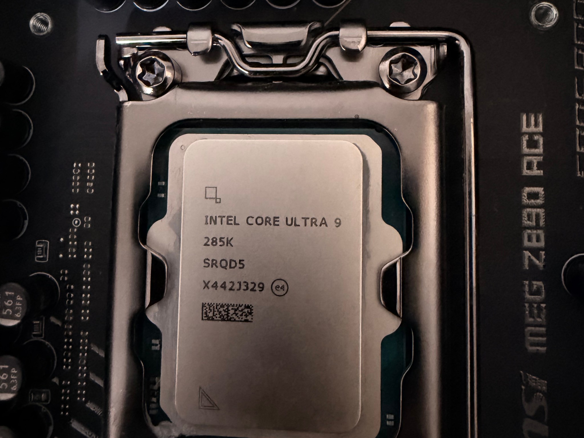 Intel Core Ultra 9 285k, MSI MEG Ace, 96gb DDR5 6400 Corsair