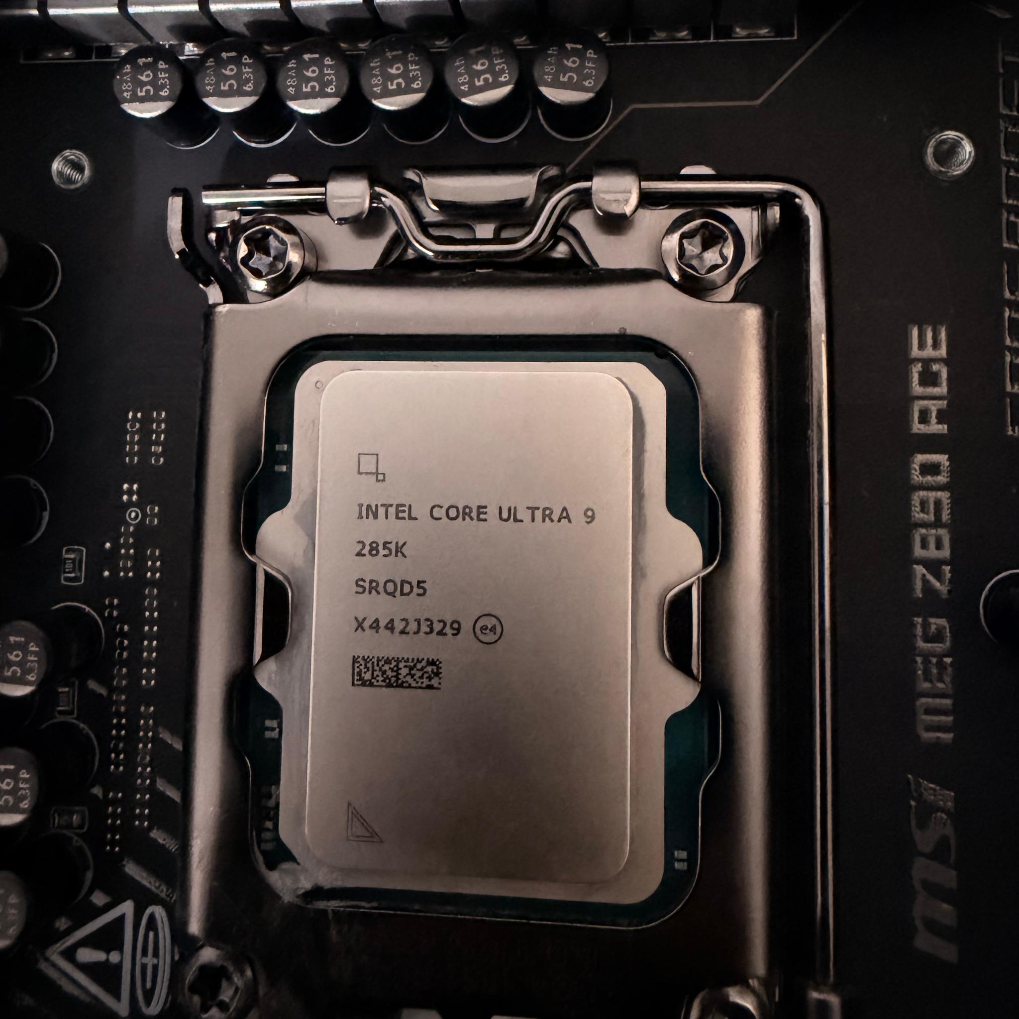 Intel Core Ultra 9 285k, MSI MEG Ace, 96gb DDR5 6400 Corsair