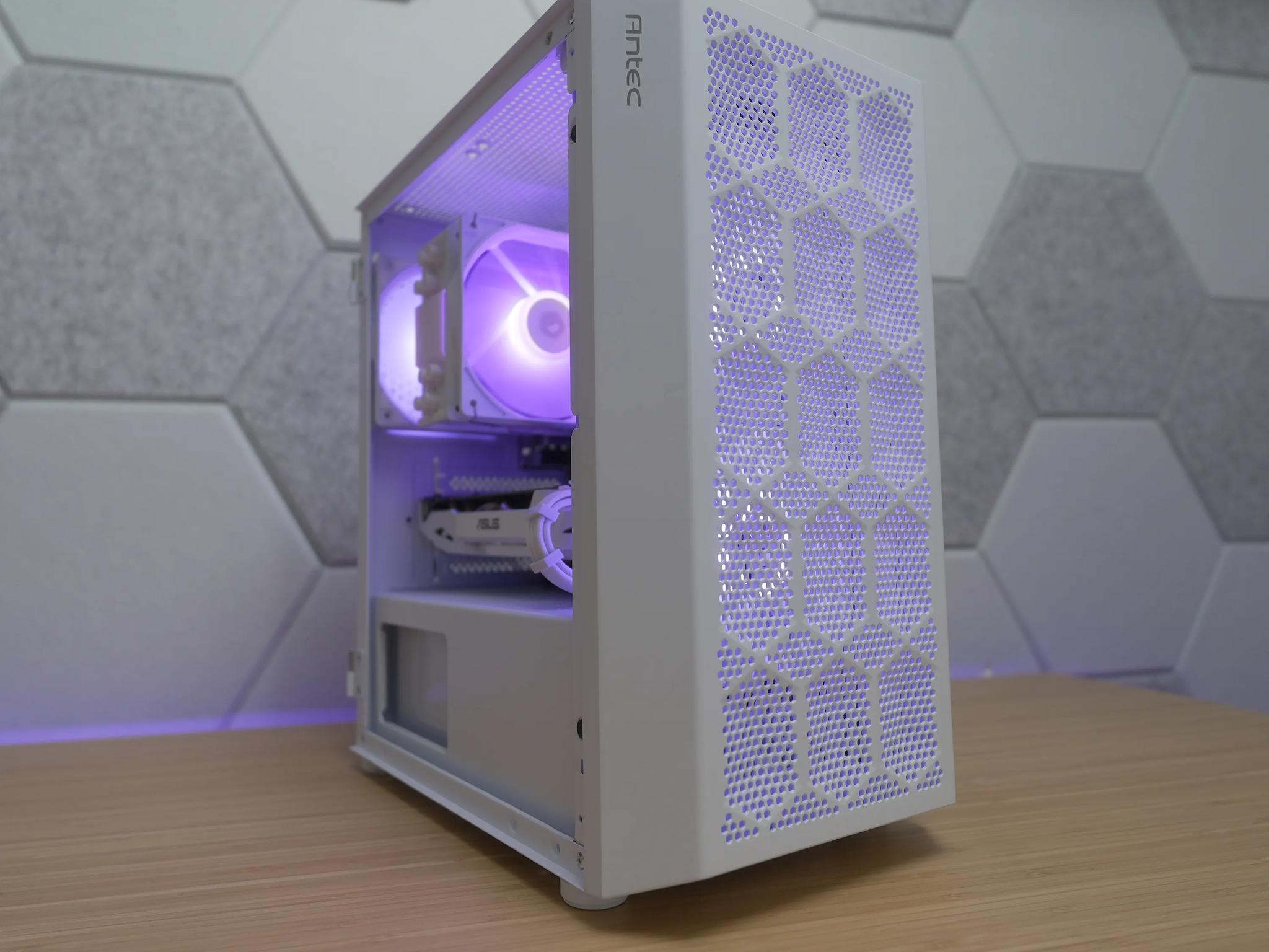 White Gaming PC (Ryzen 7 + Gtx 1070