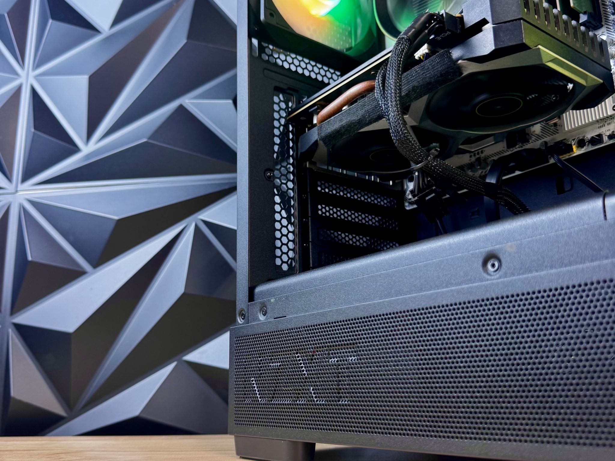 RX 5700 XT 8GB | Intel core i7 4.2GHZ | 32GB RAM | 1TB SSD | Wi-Fi/BT | Win 11 Custom NZXT Gaming PC