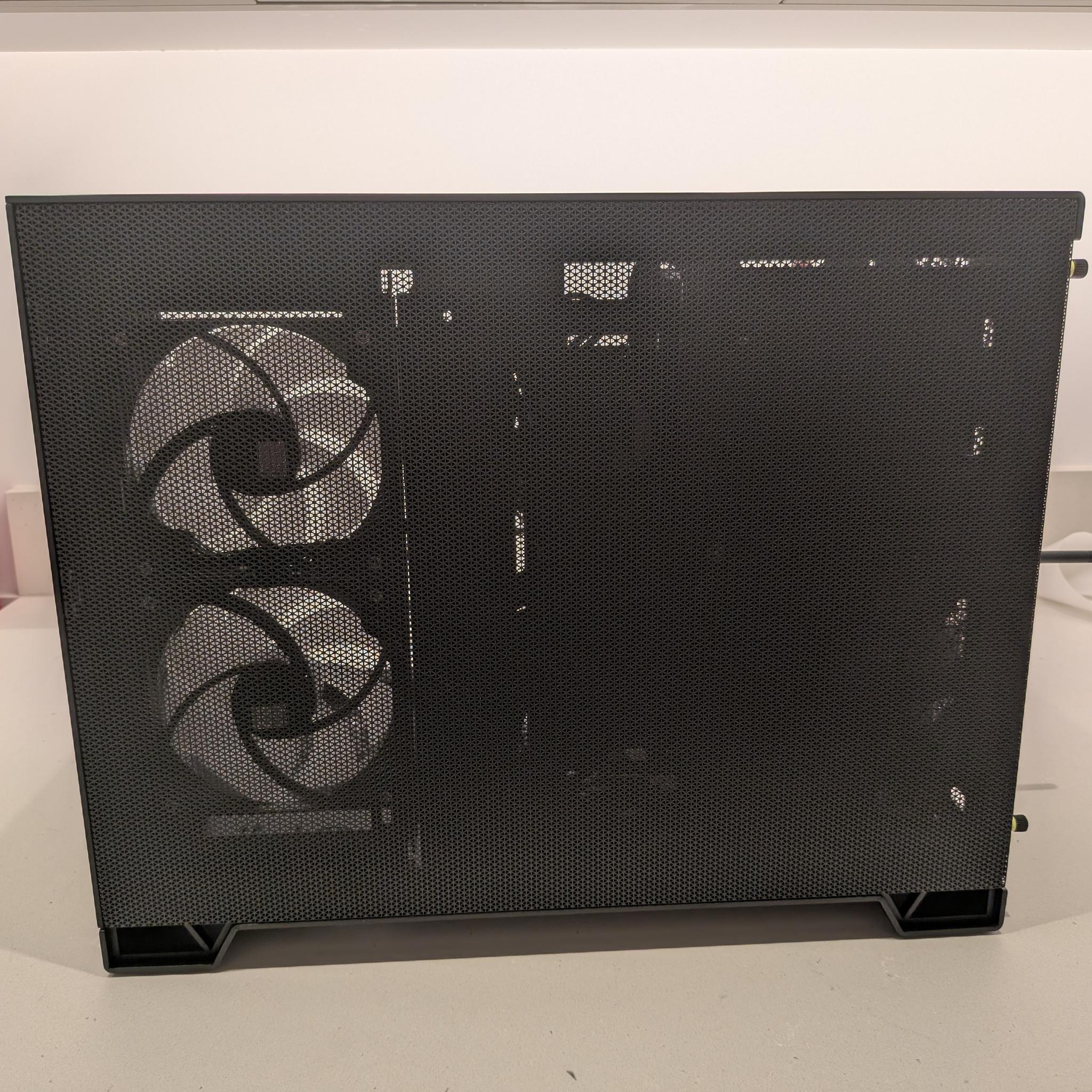 1440p Cube Rex - RX 9060 XT 16GB, Ryzen 5 7600, 32 GB DDR5, 2 TB Gen 4, RGB