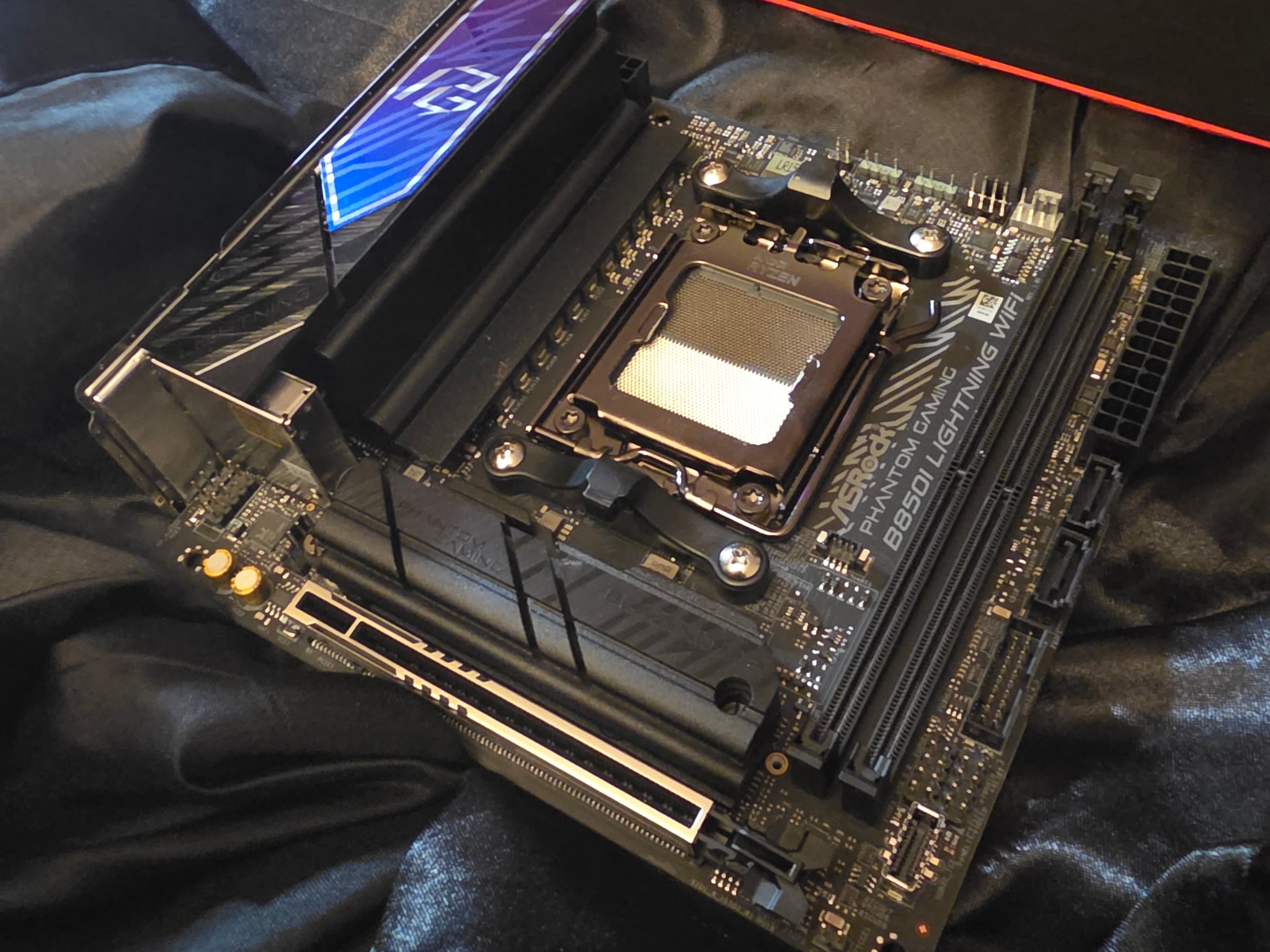 Asrock AMD B850I Lightning Wifi 6E Socket AM5 Ryzen DDR5