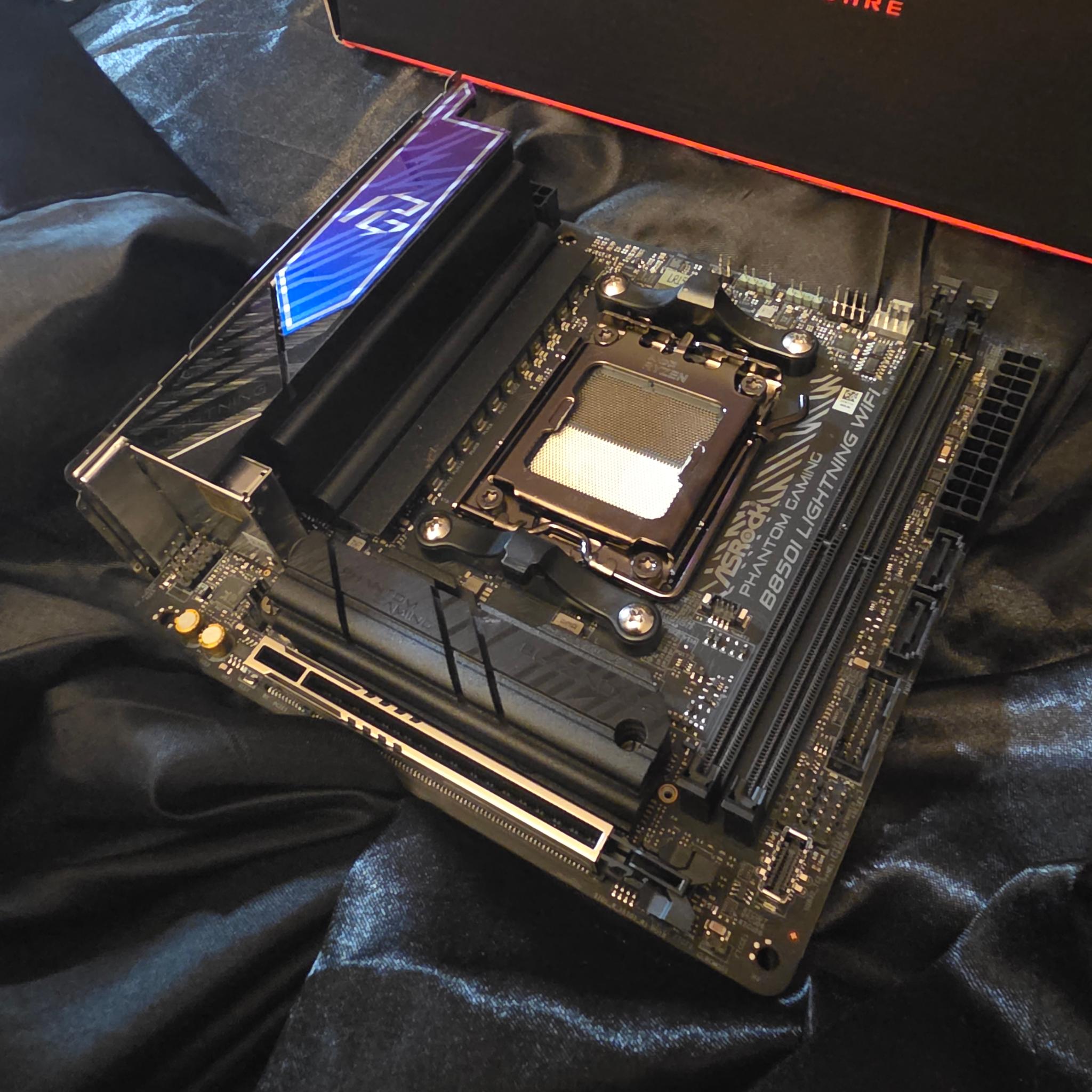 Asrock AMD B850I Lightning Wifi 6E Socket AM5 Ryzen DDR5