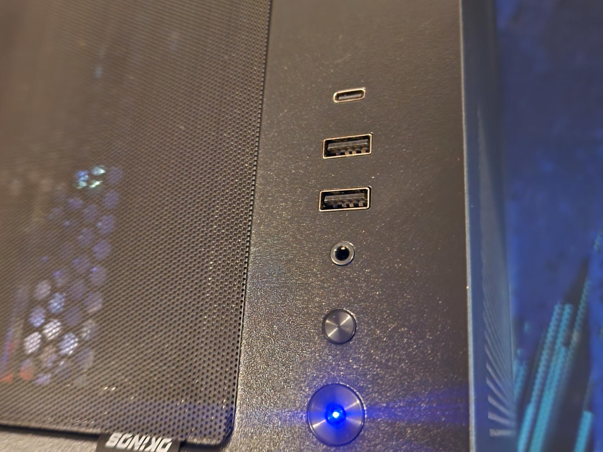 Nvidia RTX 5070 / Ryzen 7 9700X / 32GB DDR5 RAM / 1TB NVMe SSD