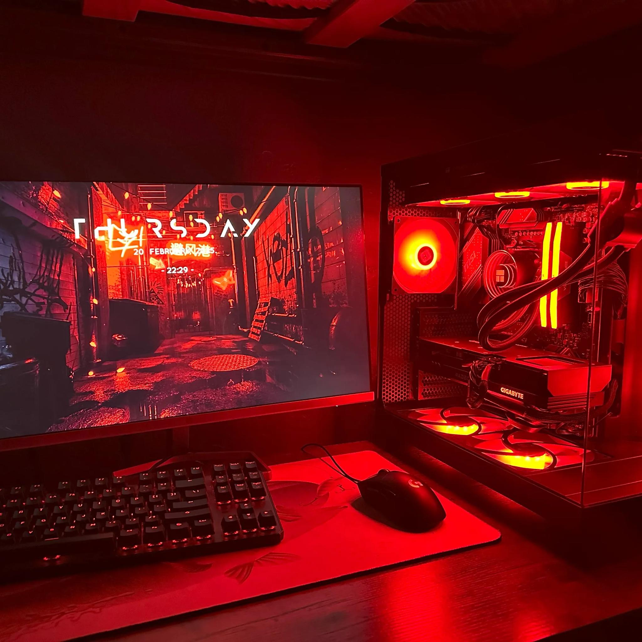 ON SALE! Sleek Black Fishtank RGB Gaming PC – GPU : 7600XT CPU : 7700