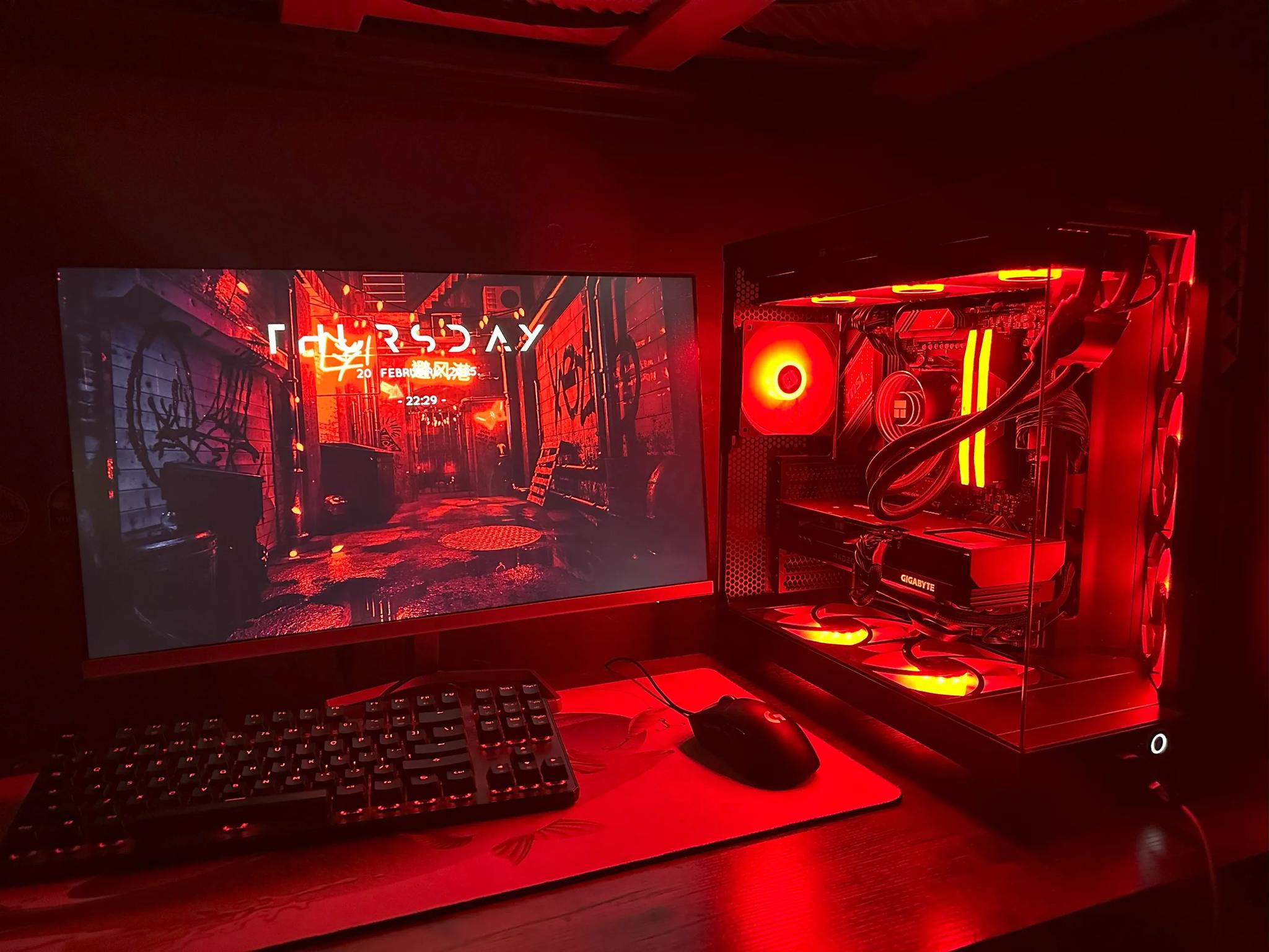 ON SALE! Sleek Black Fishtank RGB Gaming PC – GPU : 7600XT CPU : 7700