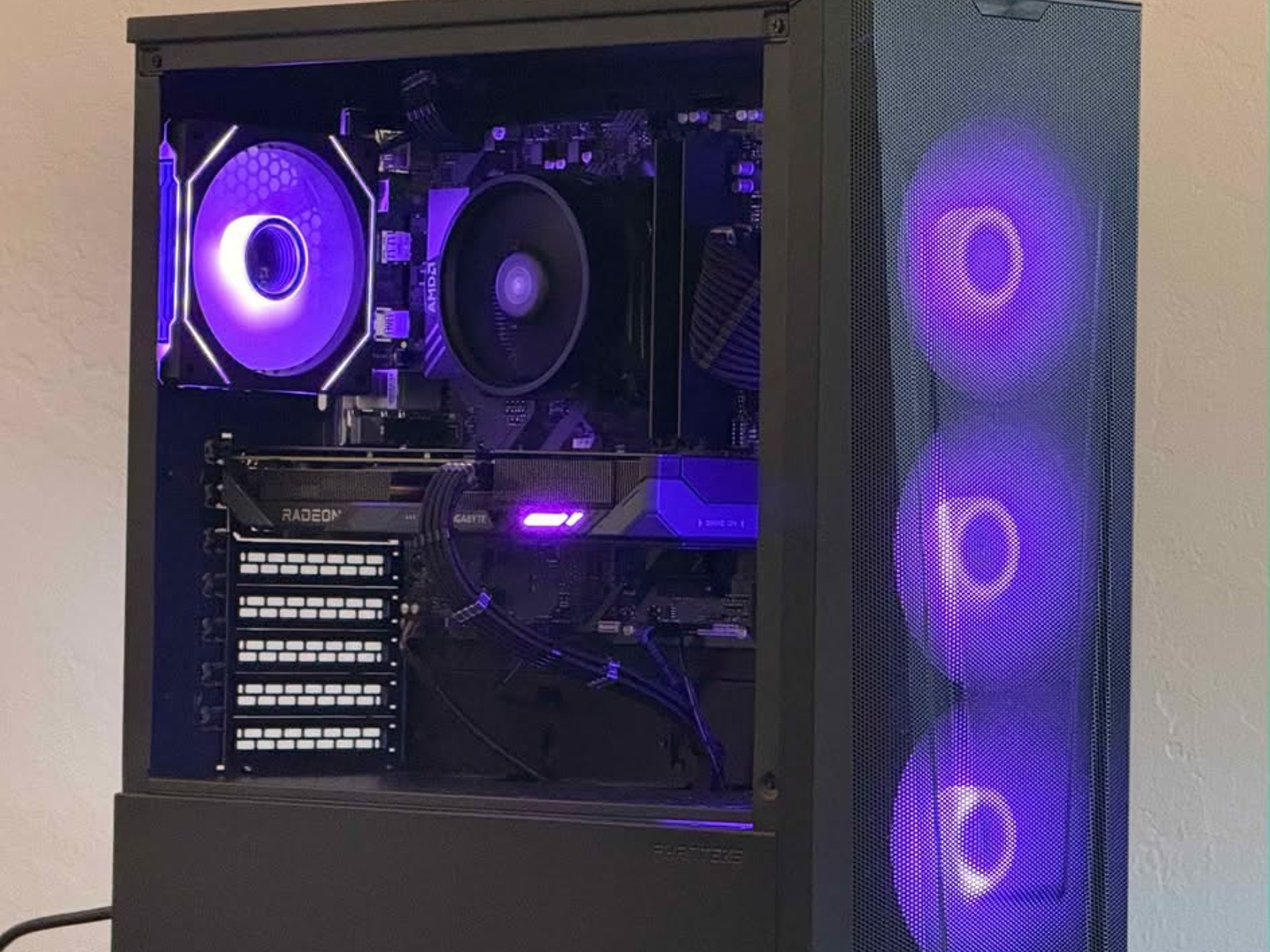 FREE SHIPPING 🖤 🌈 Black RGB Gaming PC | RX 9060 XT 16GB | Ryzen 5 7600 | 1TB SSD | 16GB...