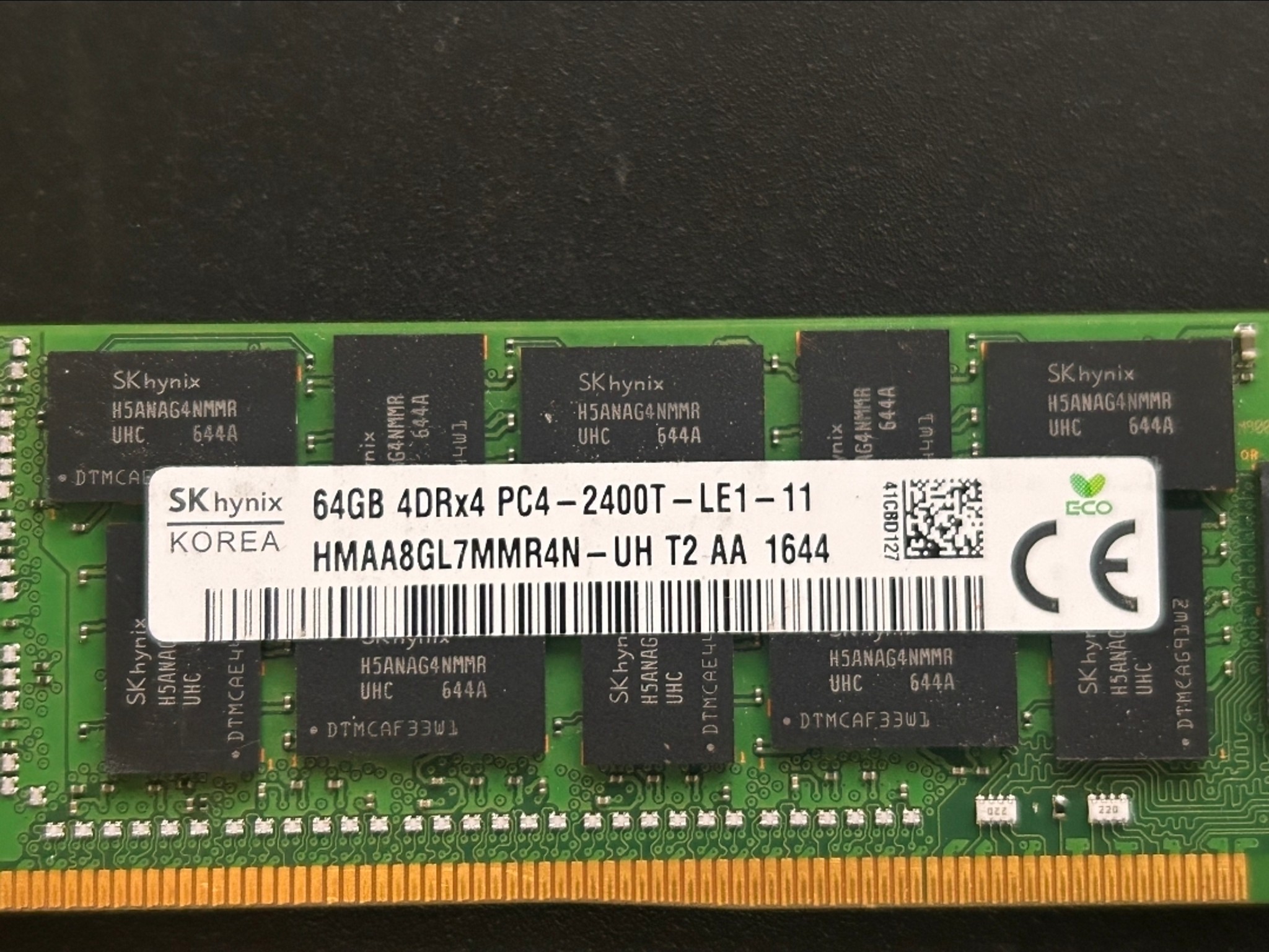 SK hynix HMAA8GL7MMR4N-UH