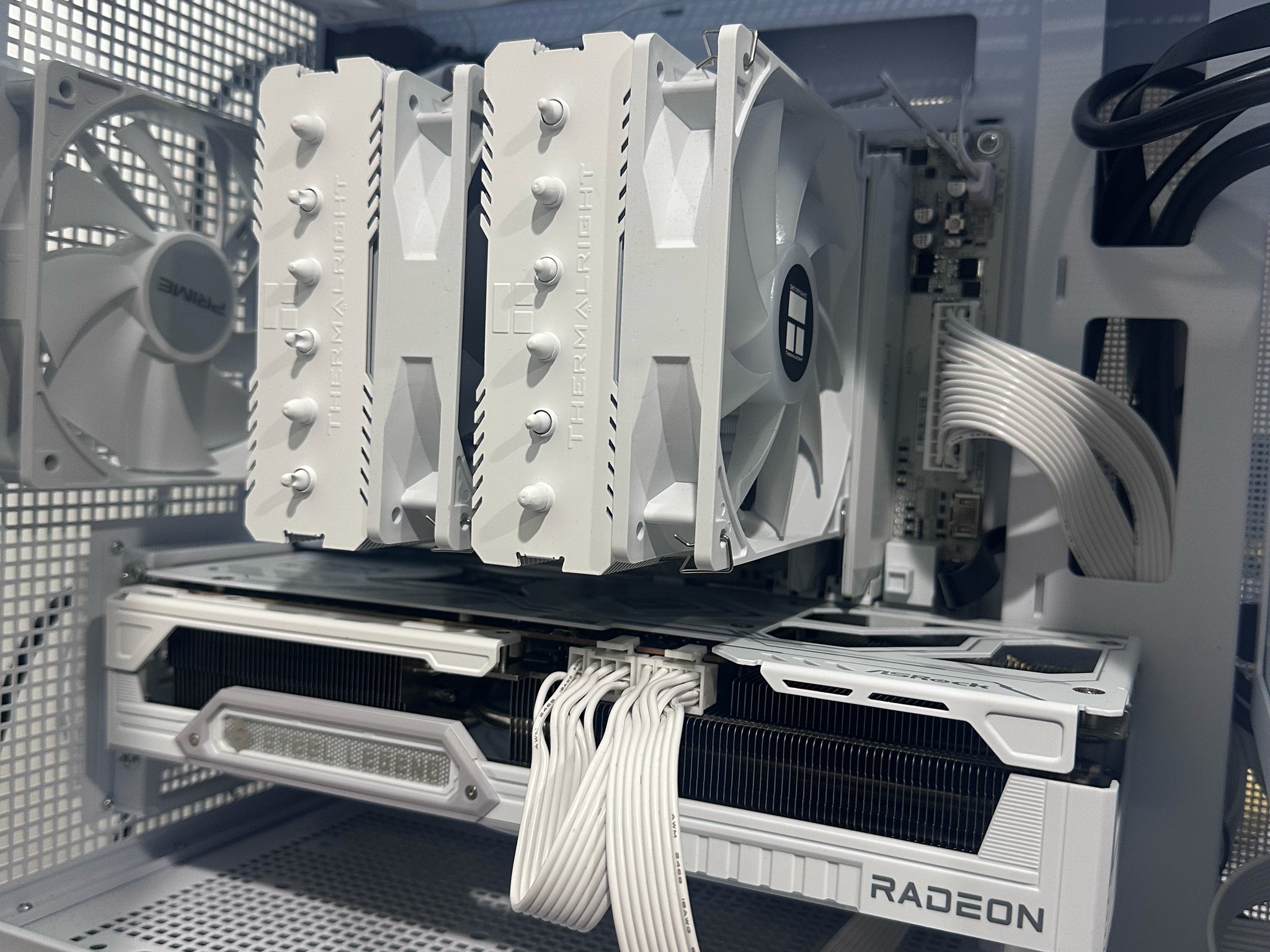 High-end Latest Gaming PC! | Ryzen 7 7800X3D & Radeon RX 9070XT
