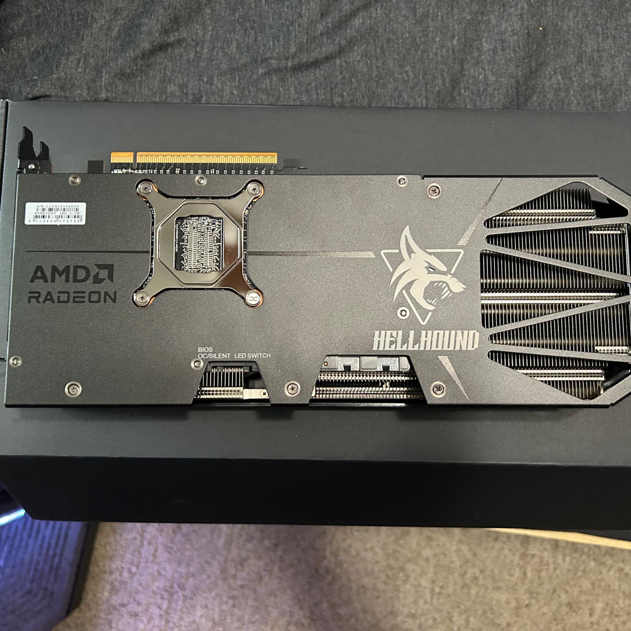RADEON 9070 XT PowerColor HellHound - 16GB GPU