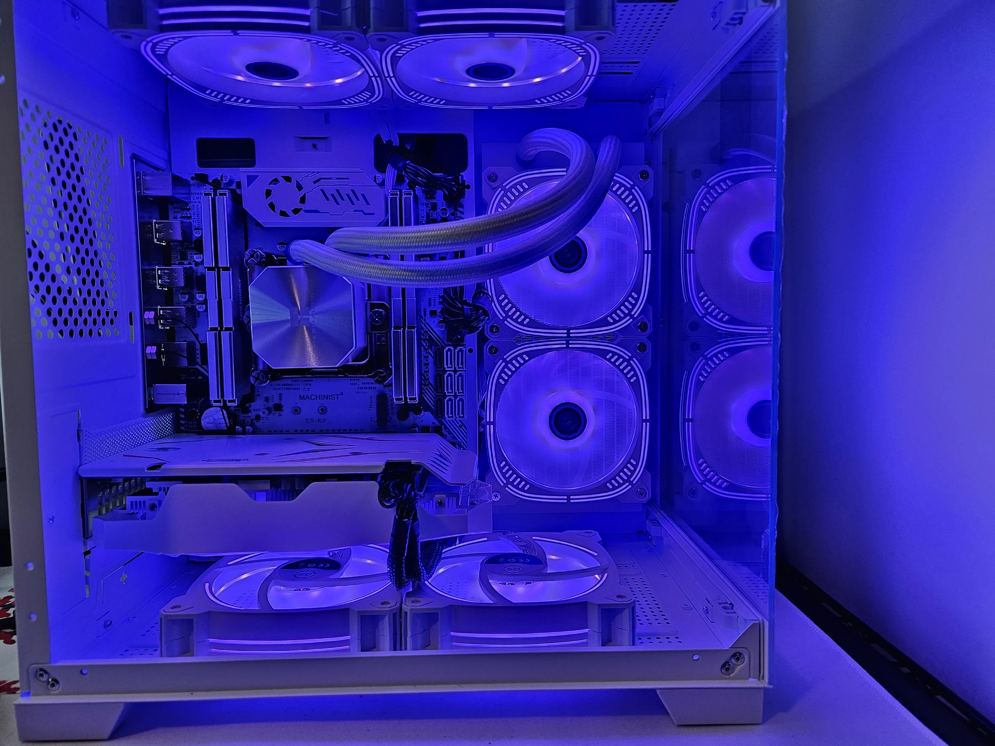 Arctic Rig intel 14 core / 64GB DDR4 / 2TB SSD / RX 5500 XT 8GB