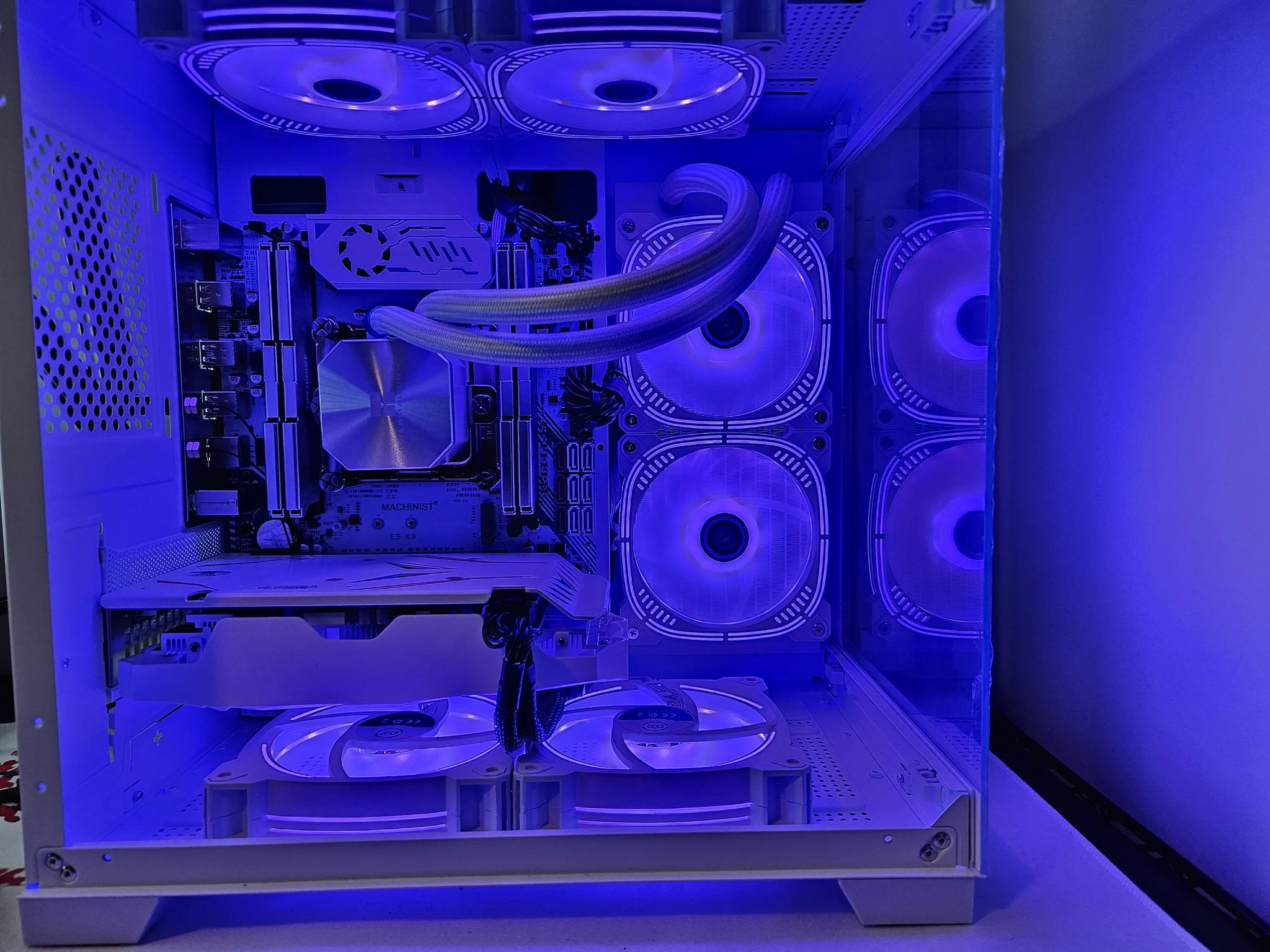 Arctic Rig intel 14 core / 64GB DDR4 / 2TB SSD / RX 5500 XT 8GB