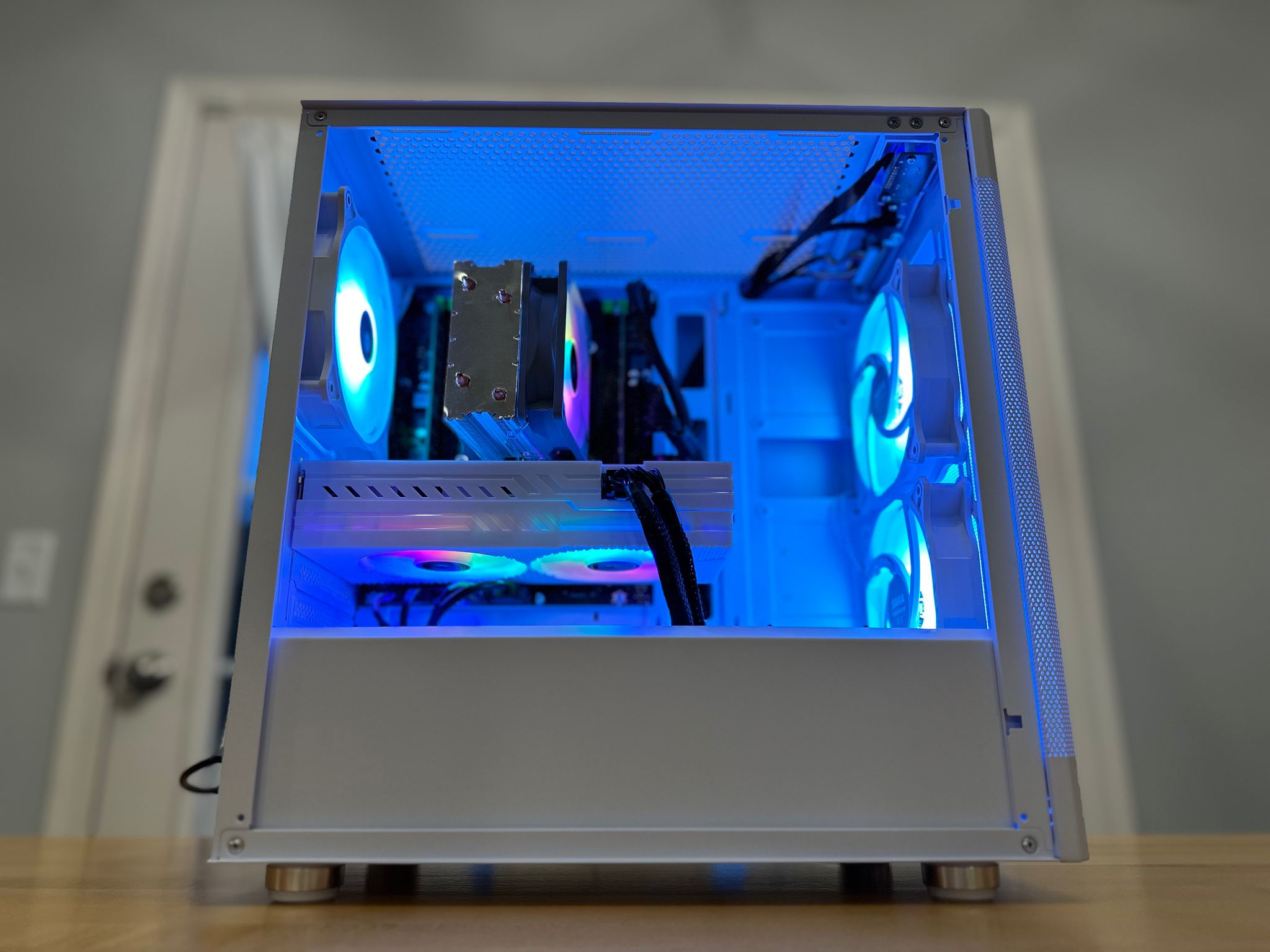 ⚪️❄️|RX 580 8gb, i7 5930k, 1tb SSD, 16gb Ram Budget Gaming PC