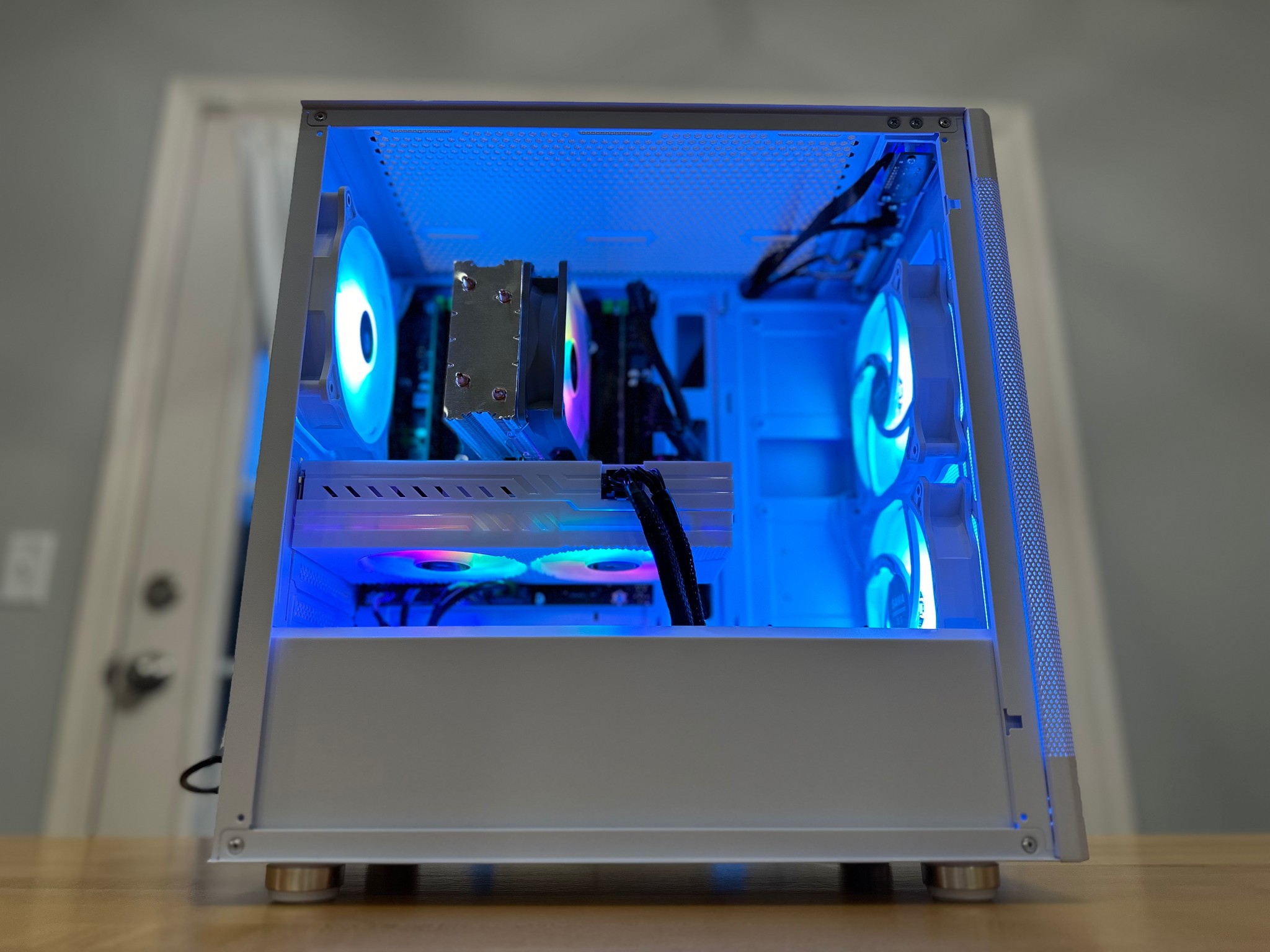 ⚪️❄️|RX 580 8gb, i7 5930k, 1tb SSD, 16gb Ram Budget Gaming PC