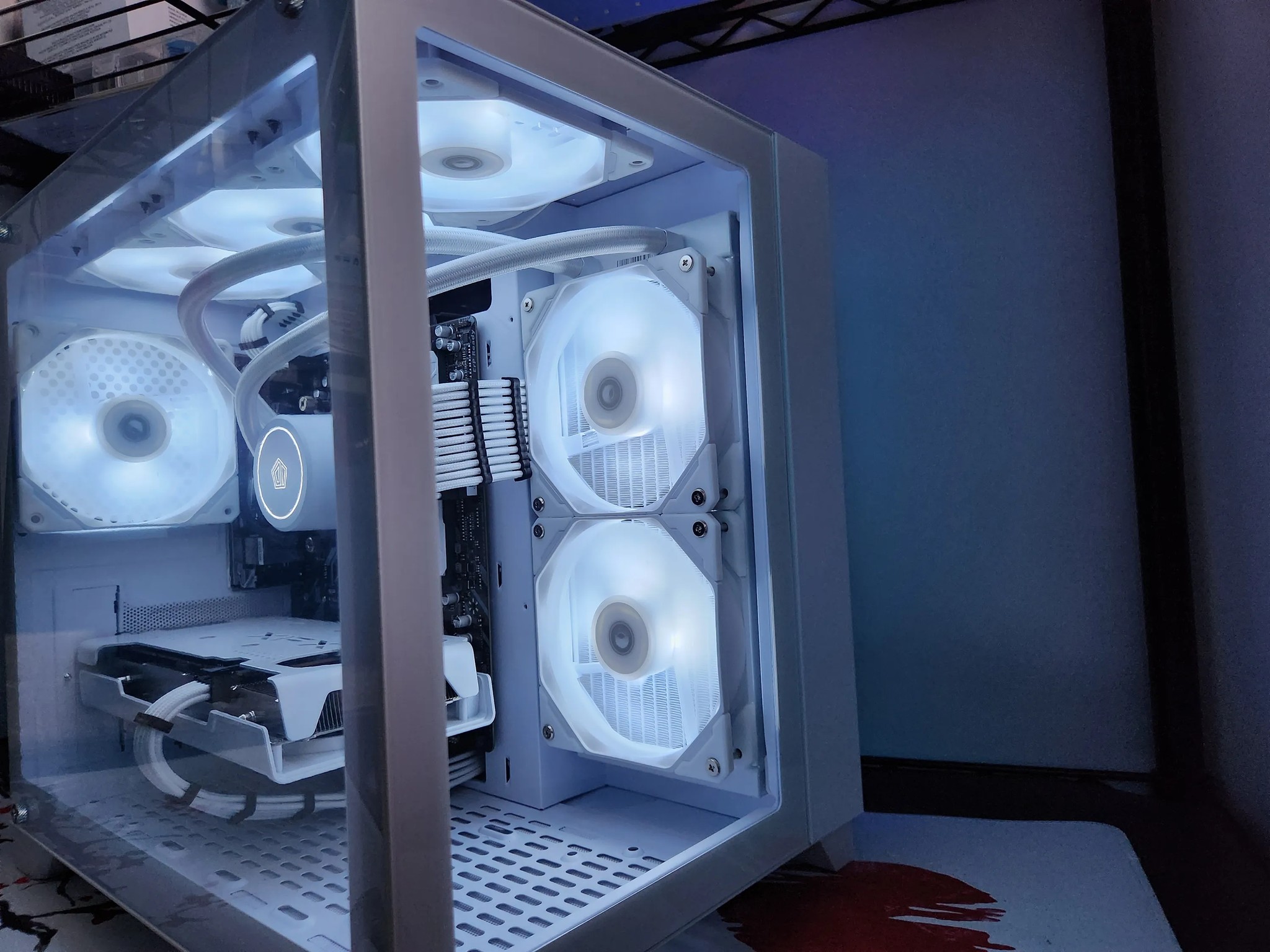 Liquid Cooled Frosty Rig Ryzen 5 / 32GB / 2TB / RX6600