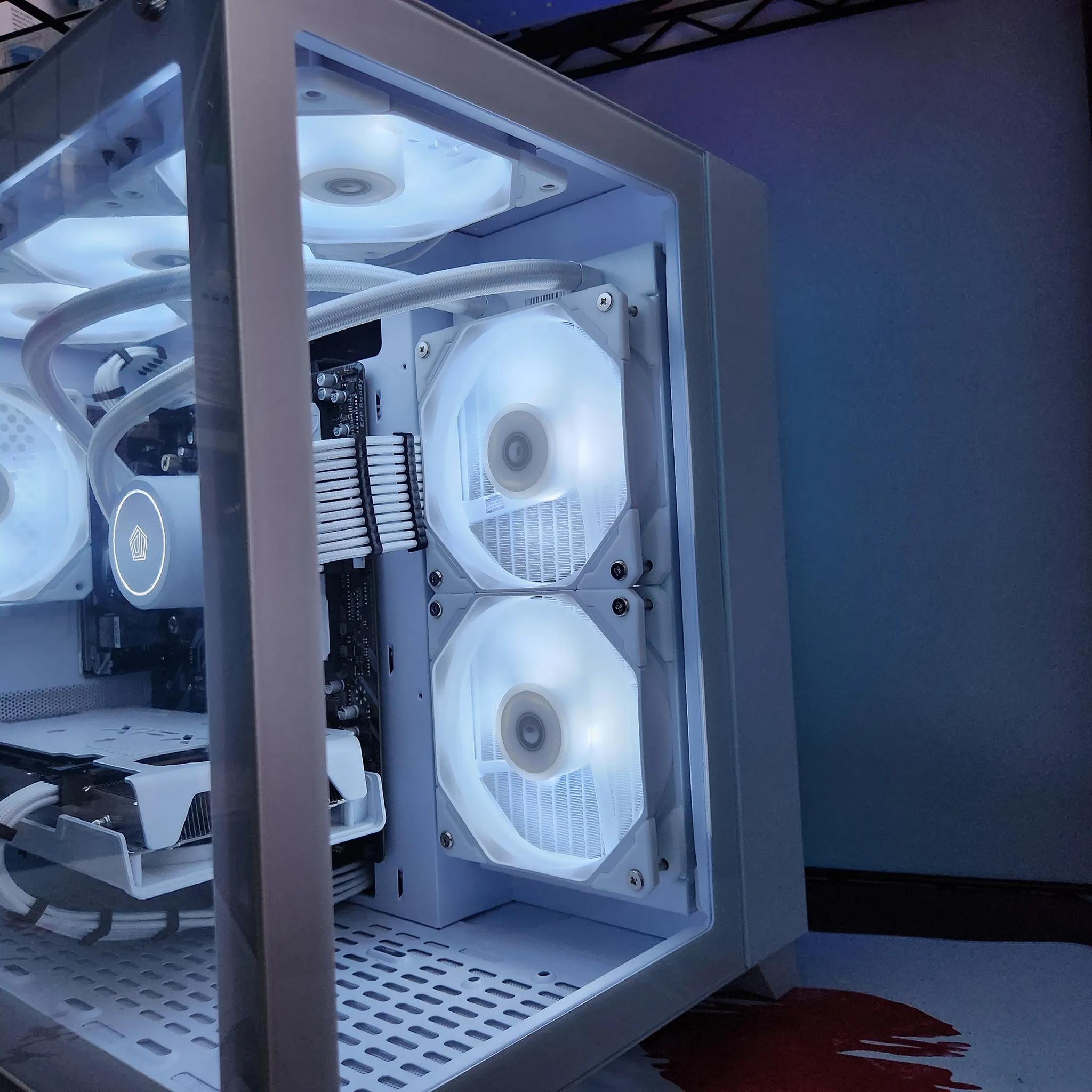 Liquid Cooled Frosty Rig Ryzen 5 / 32GB / 2TB / RX6600