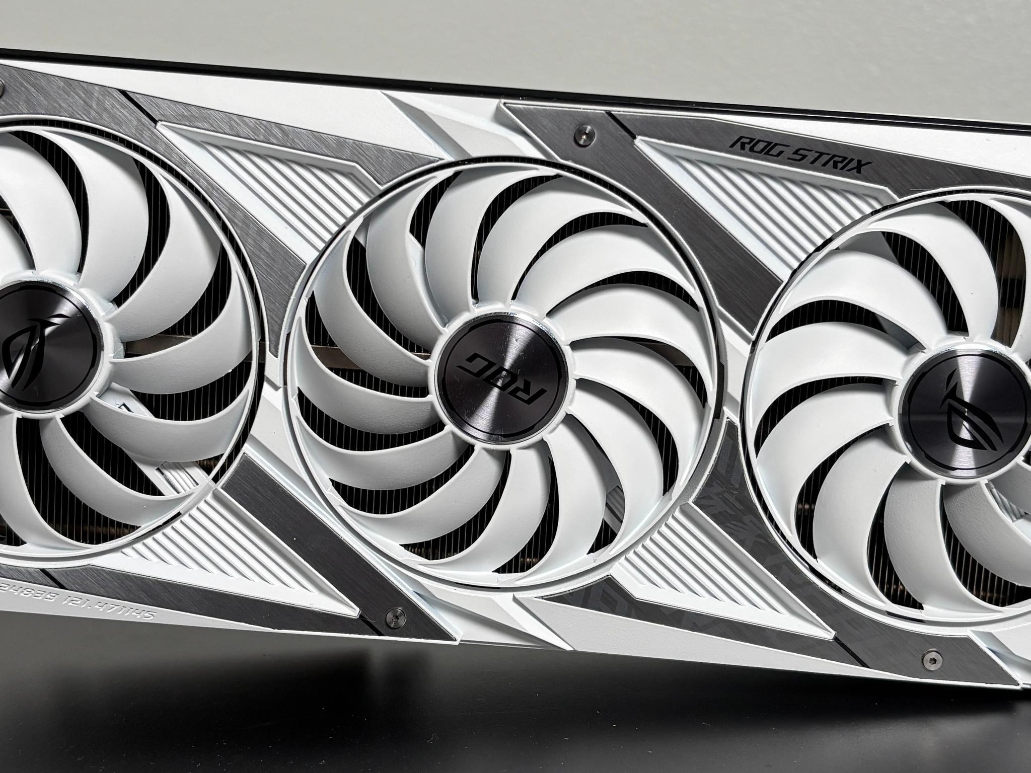 White ASUS ROG STRIX GAMING OC GeForce RTX 3080 10GB