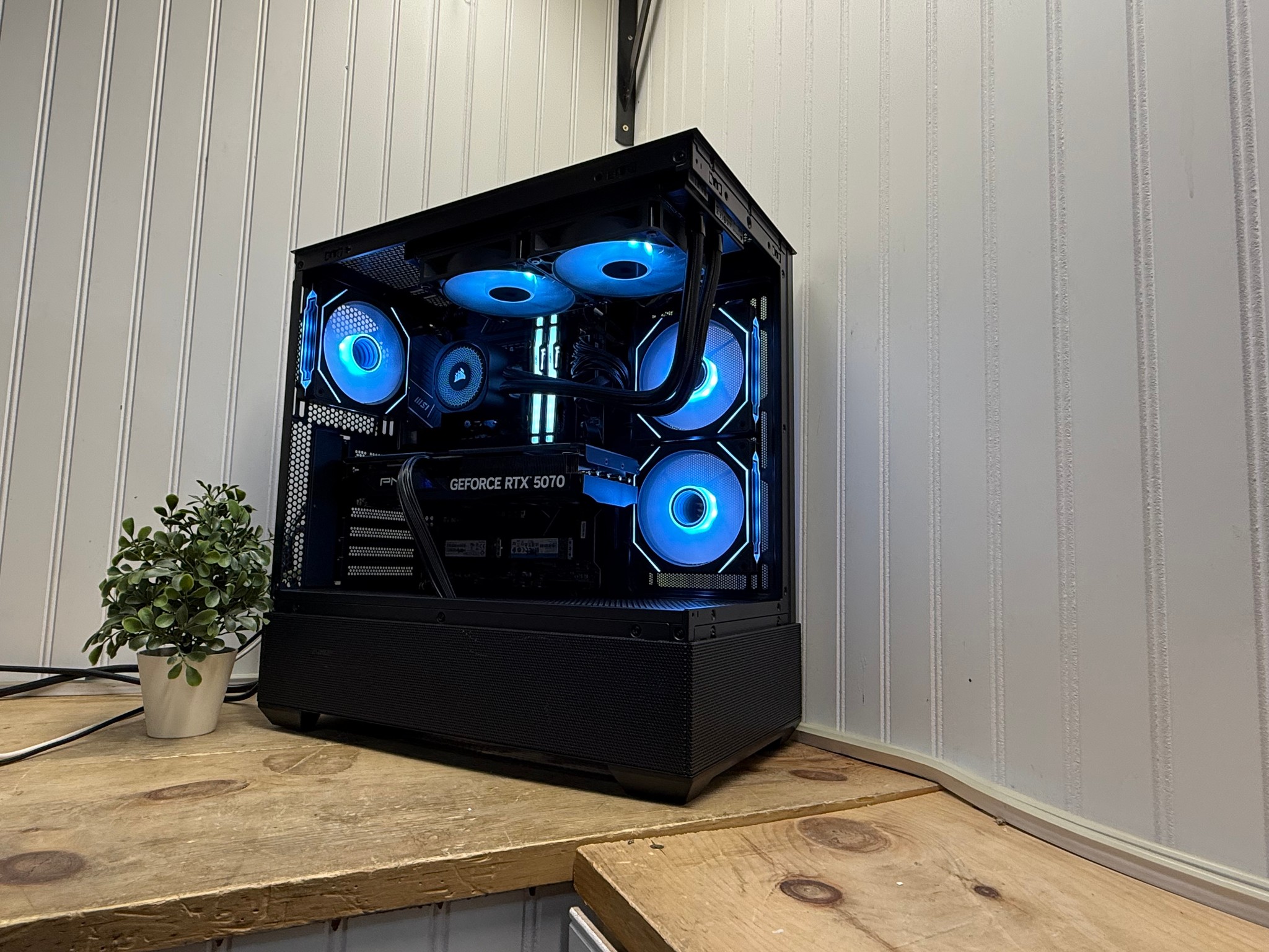 BLACK FRIDAY WEEK 1 DARK FORCE 13700kf/5070/32g ddr5/2TB NVME+2TB SSD/750watt psu/240mm AIO