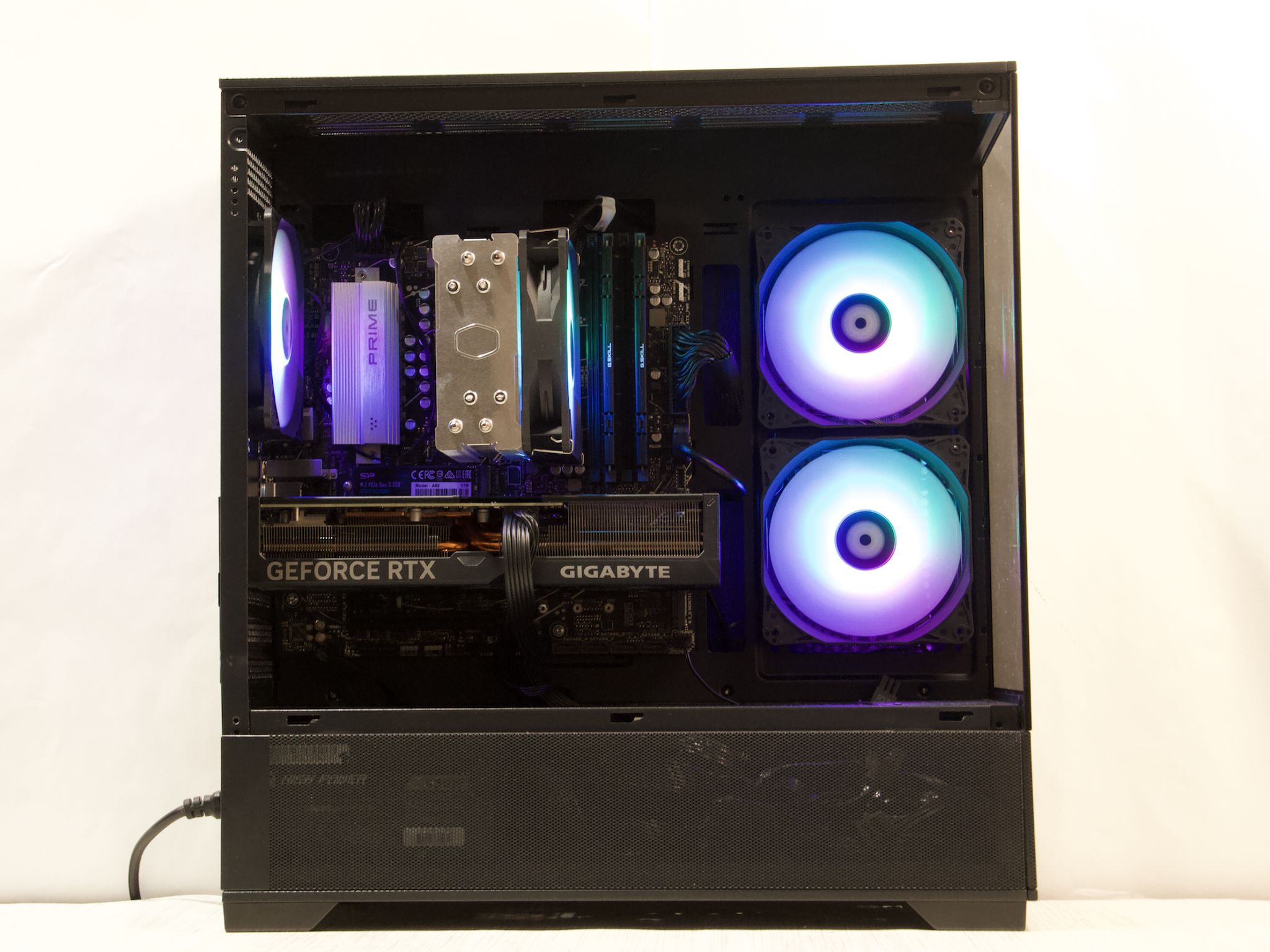 RTX 4070 Ti, Ryzen 7 7700X, 32GB DDR5, 1TB NVMe SSD, WiFi - 1440p Gaming PC