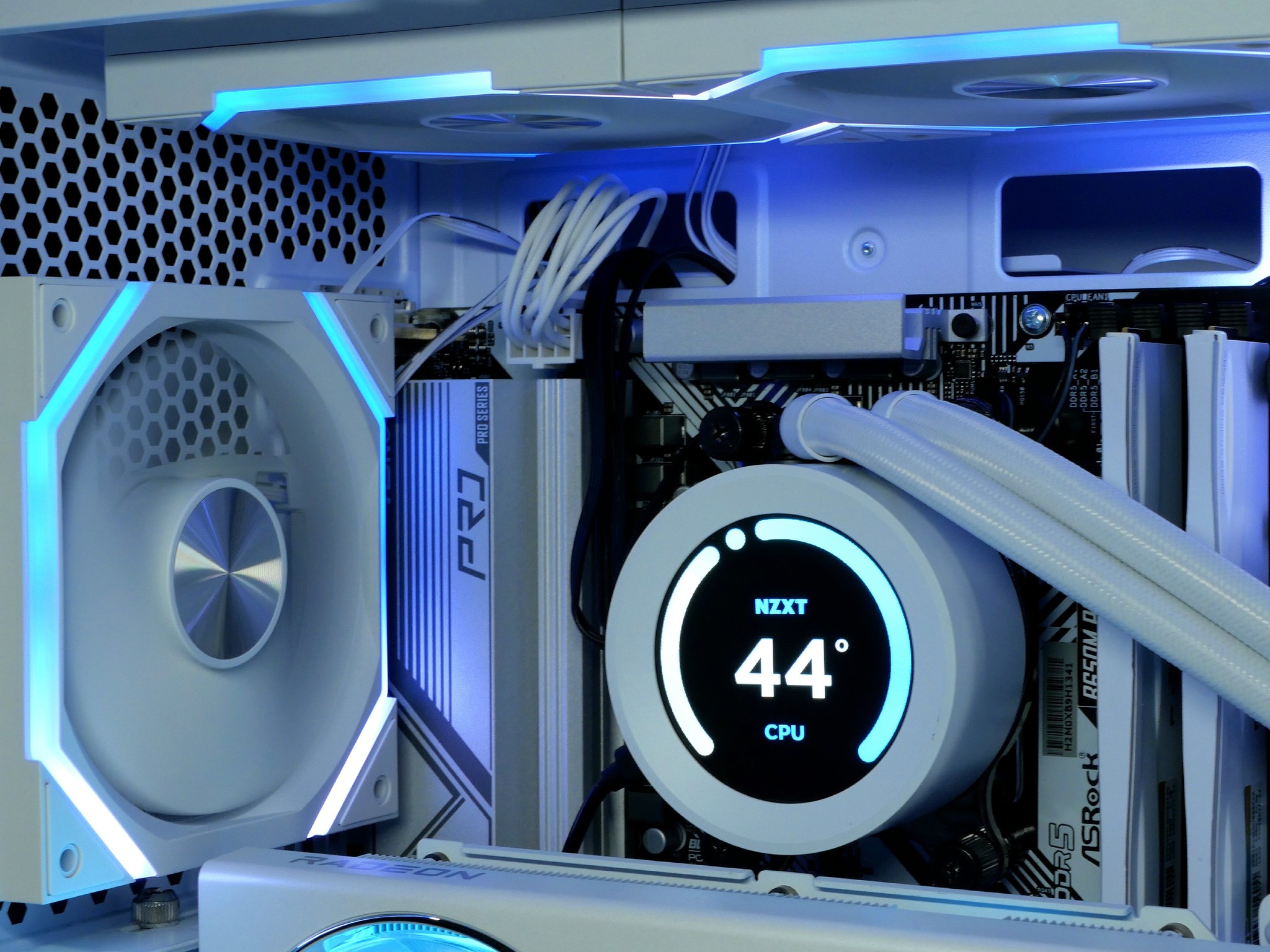 🧊 RX 7800XT, Ryzen 7500F, 32gb ram, 1TB nvme White gaming pc