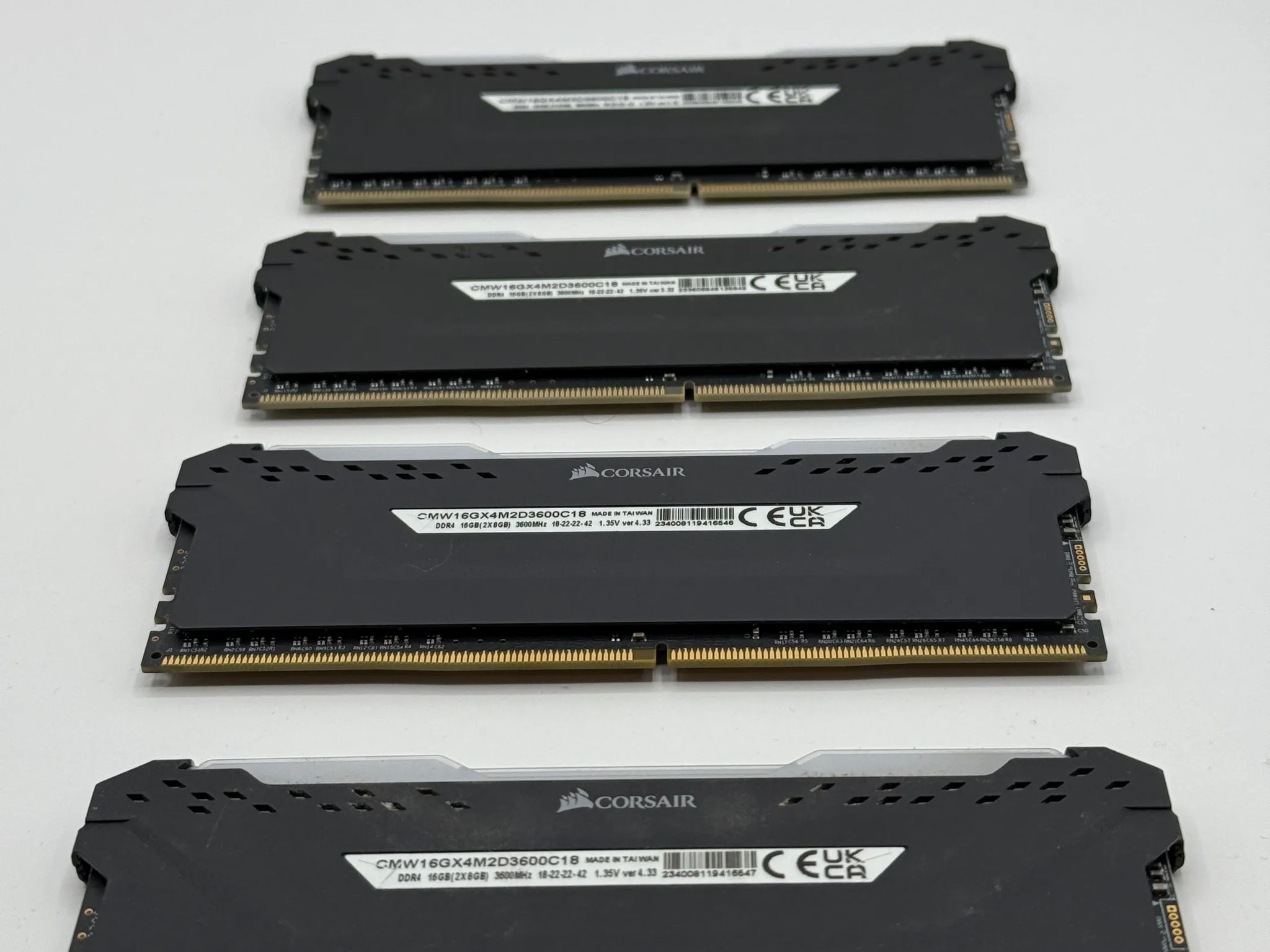 4 x 8GB Corsair Vengeance PRO RGB DDR4 3600MHz CL