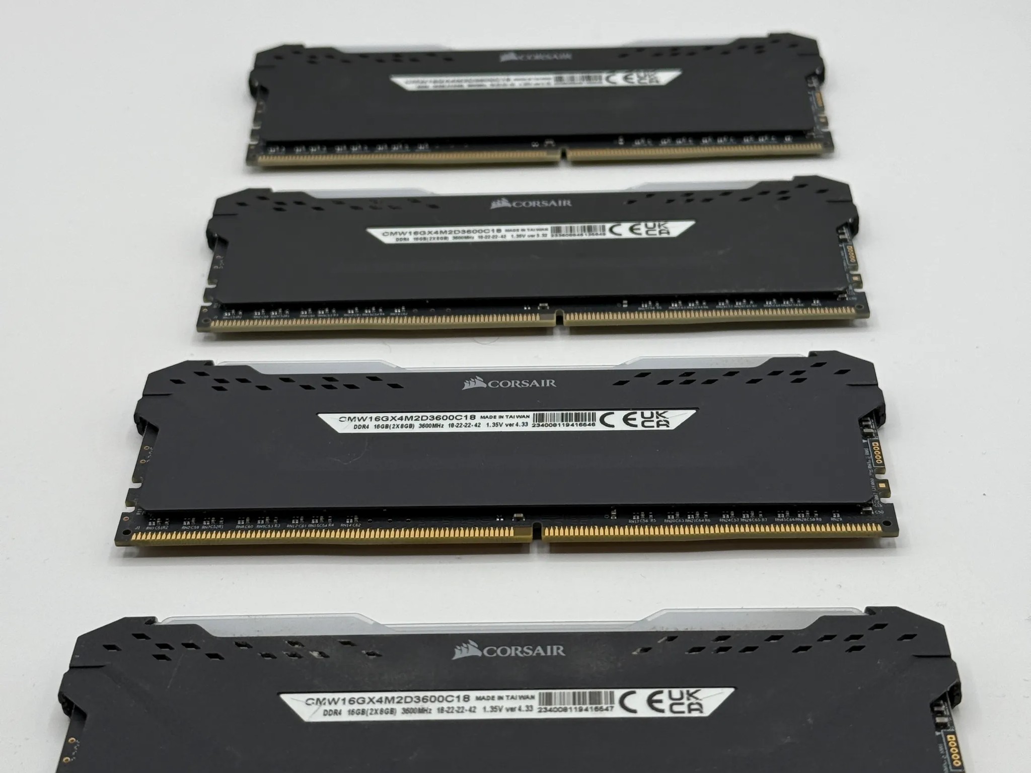 4 x 8GB Corsair Vengeance PRO RGB DDR4 3600MHz CL