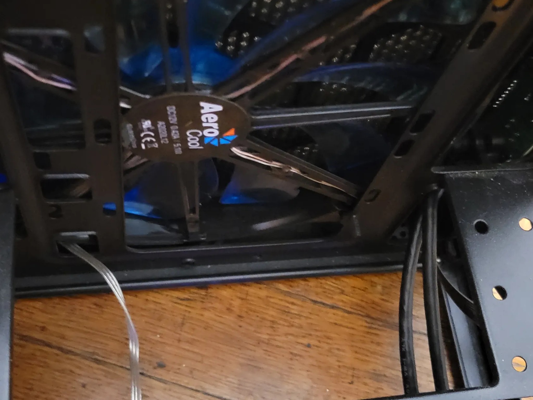 ThermalTake Mini-ITX Core V1 SPCC Case in black READ DESCRIPTION includes 200mm fan CA-1B8-00S1WN-00