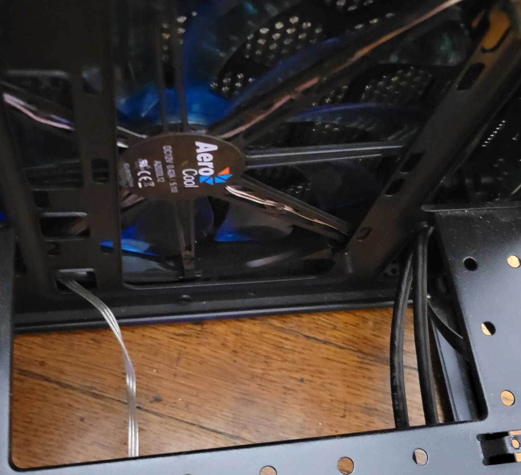 ThermalTake Mini-ITX Core V1 SPCC Case in black READ DESCRIPTION includes 200mm fan CA-1B8-00S1WN-00