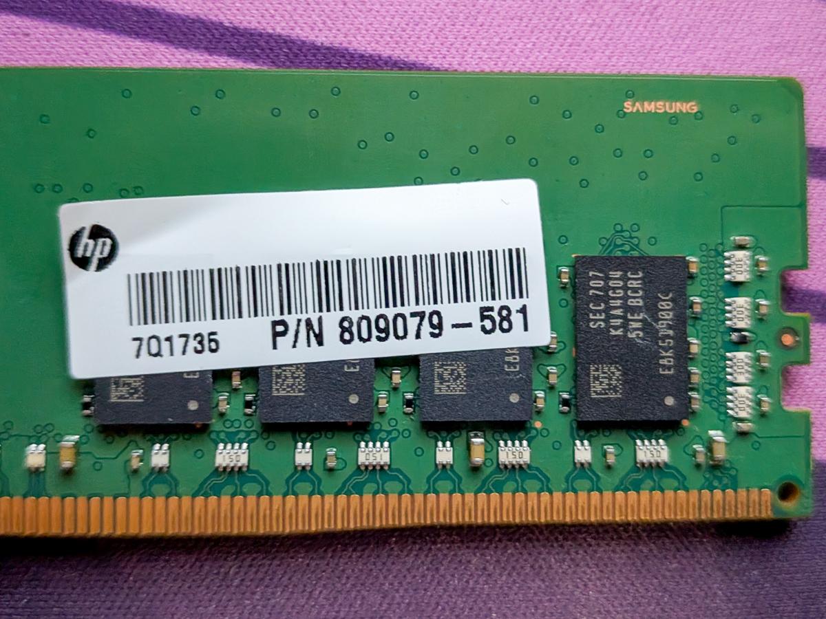 HP Samsung 16GB ECC DDR4 PC4-2400T 2x8GB M393A1G40EB Server Memory