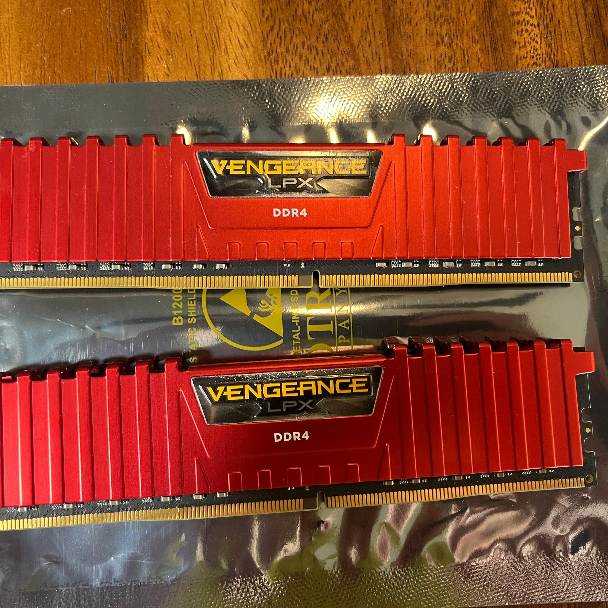CORSAIR VENGEANCE LPX 32GB (2x16GB) DDR4 3600MHz Dual-Channel RAM Kit